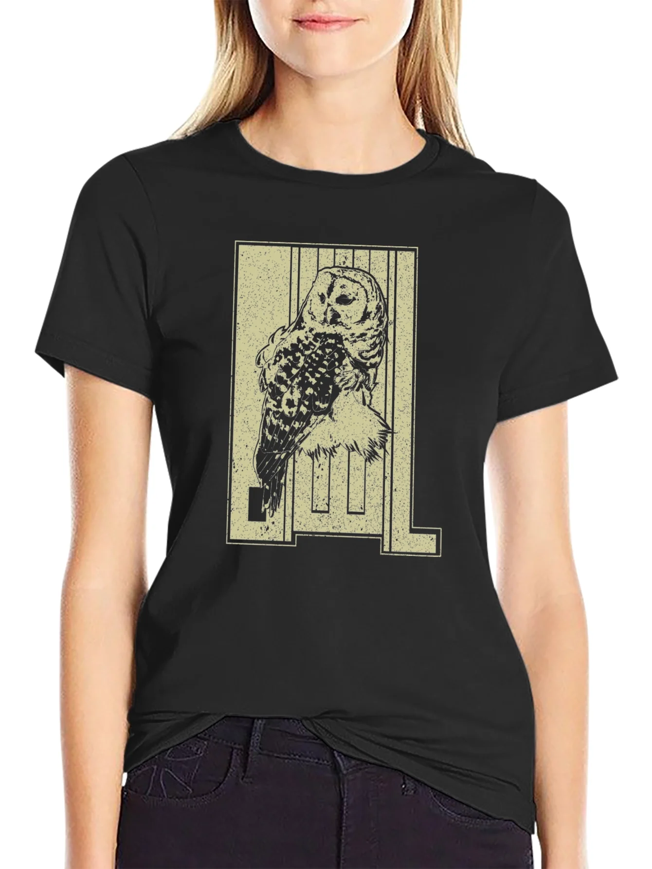 Camiseta Negra con Dise?o de B¨²ho Estilizado