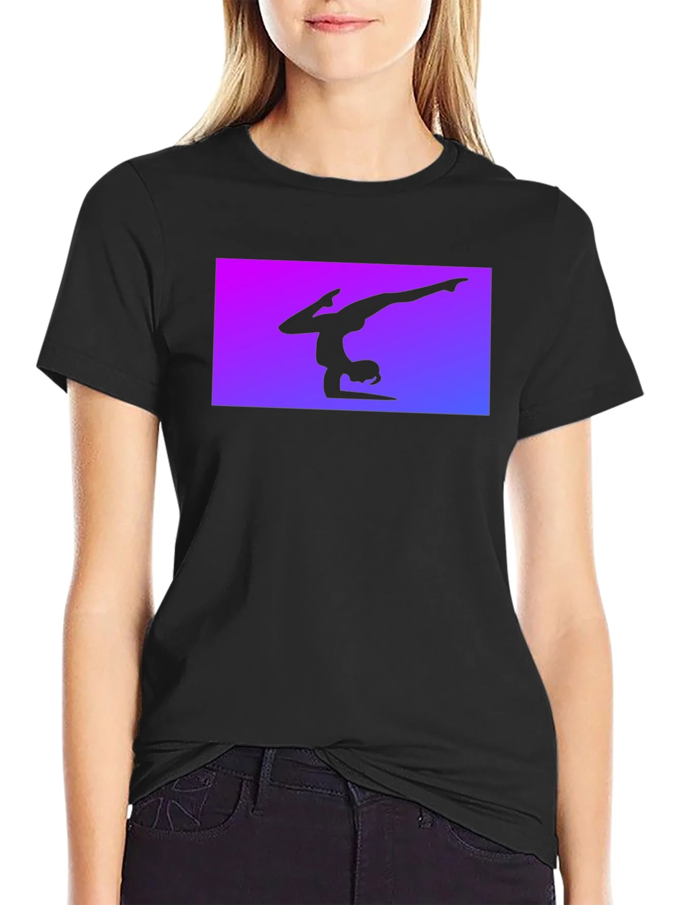 Camiseta Negra con Silueta de Gimnasta