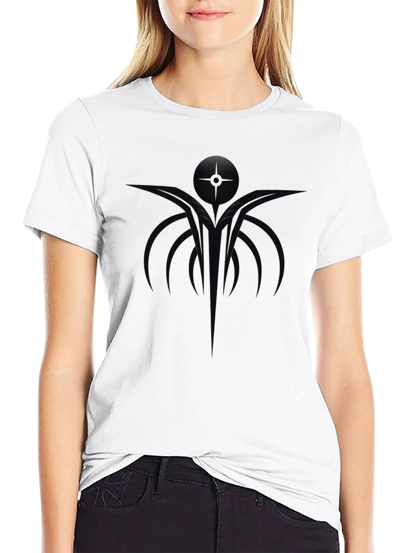 Camiseta Negra Estampado Abstracto Moderno