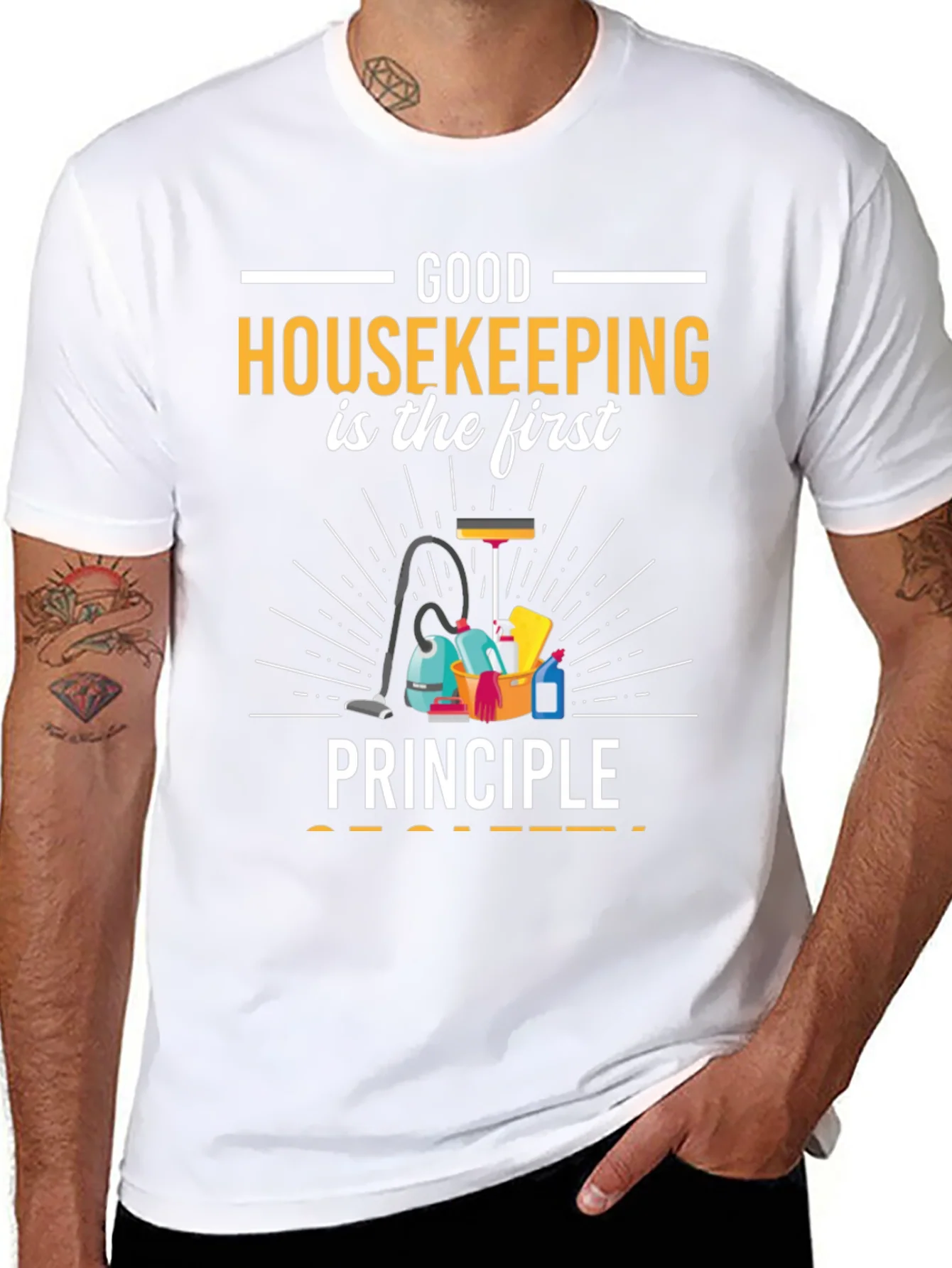Camiseta Negra con Dise?o de Limpieza Housekeeping