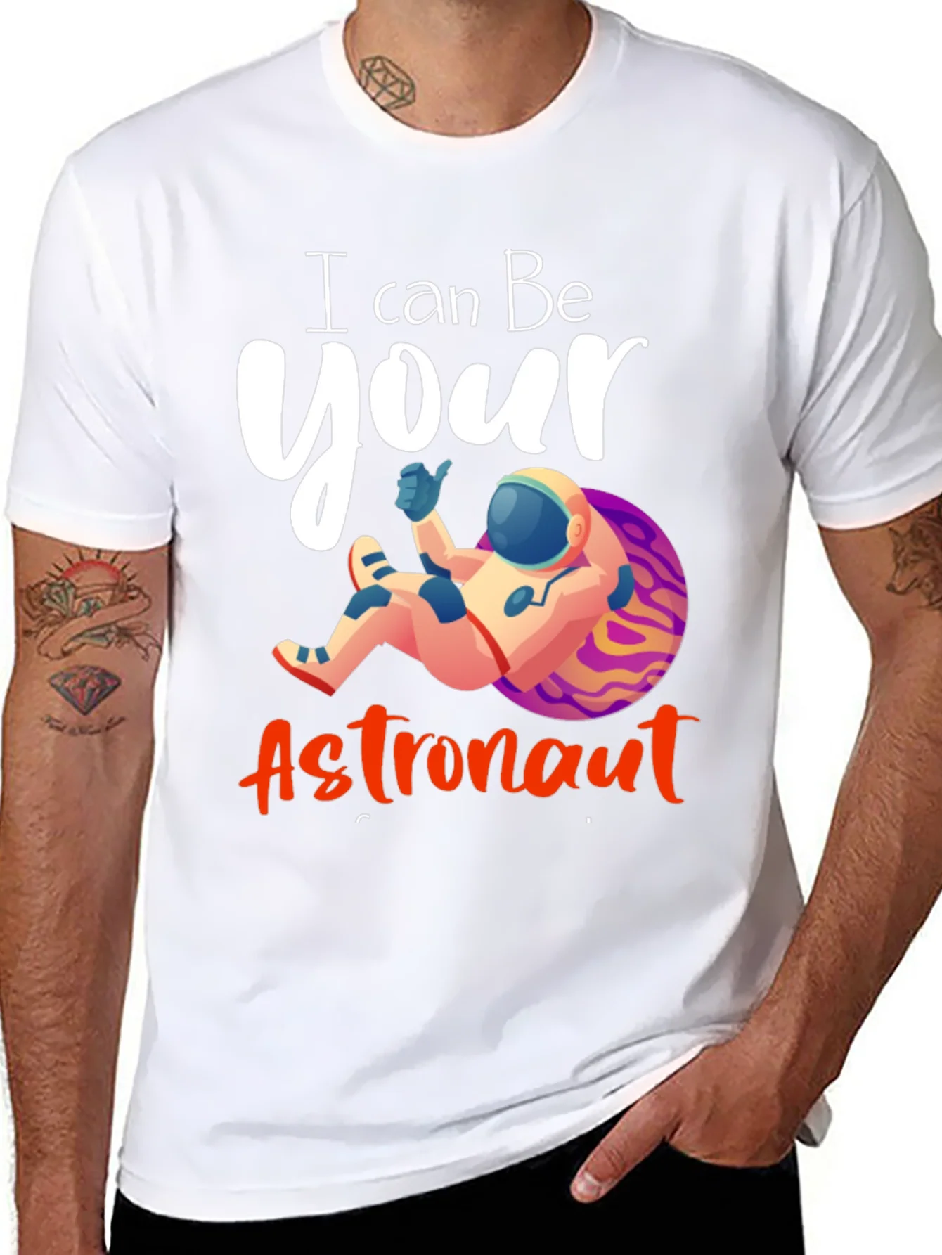 Camiseta Negra con Dise?o de Astronauta Rom¨¢ntico