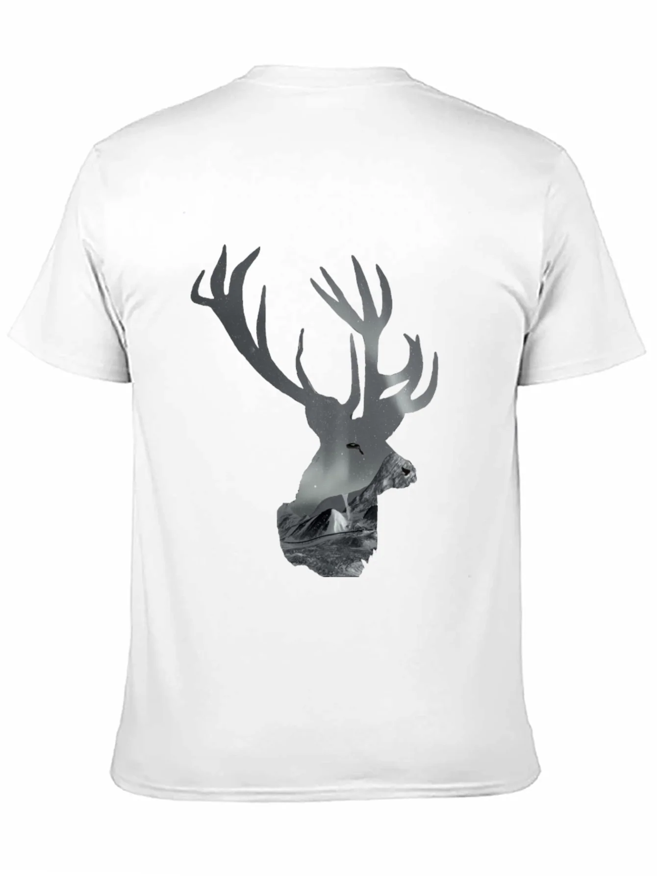 Camiseta Negra con Dise?o de Ciervo Monta?oso