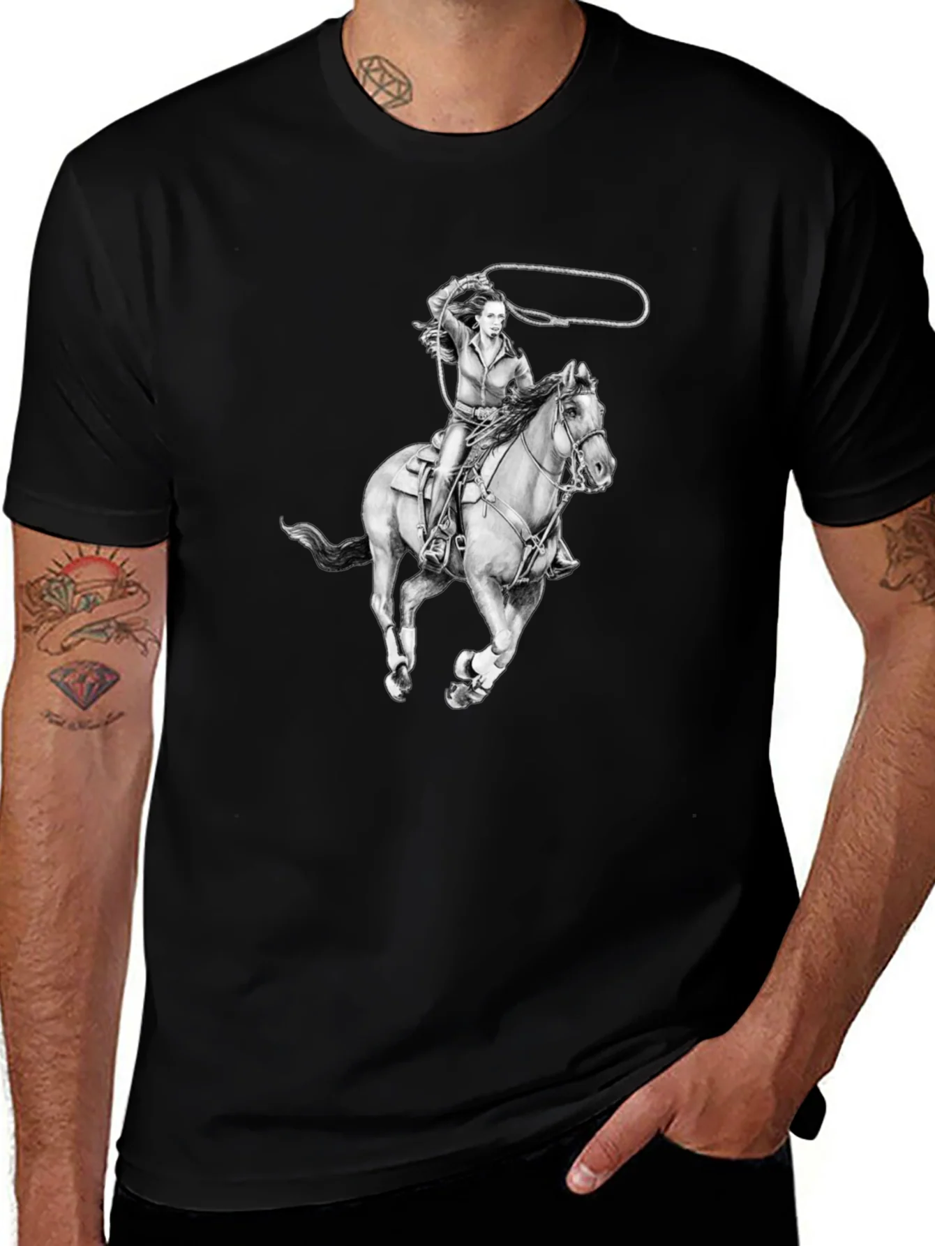 Camiseta Negra con Dise?o Vaquera a Caballo