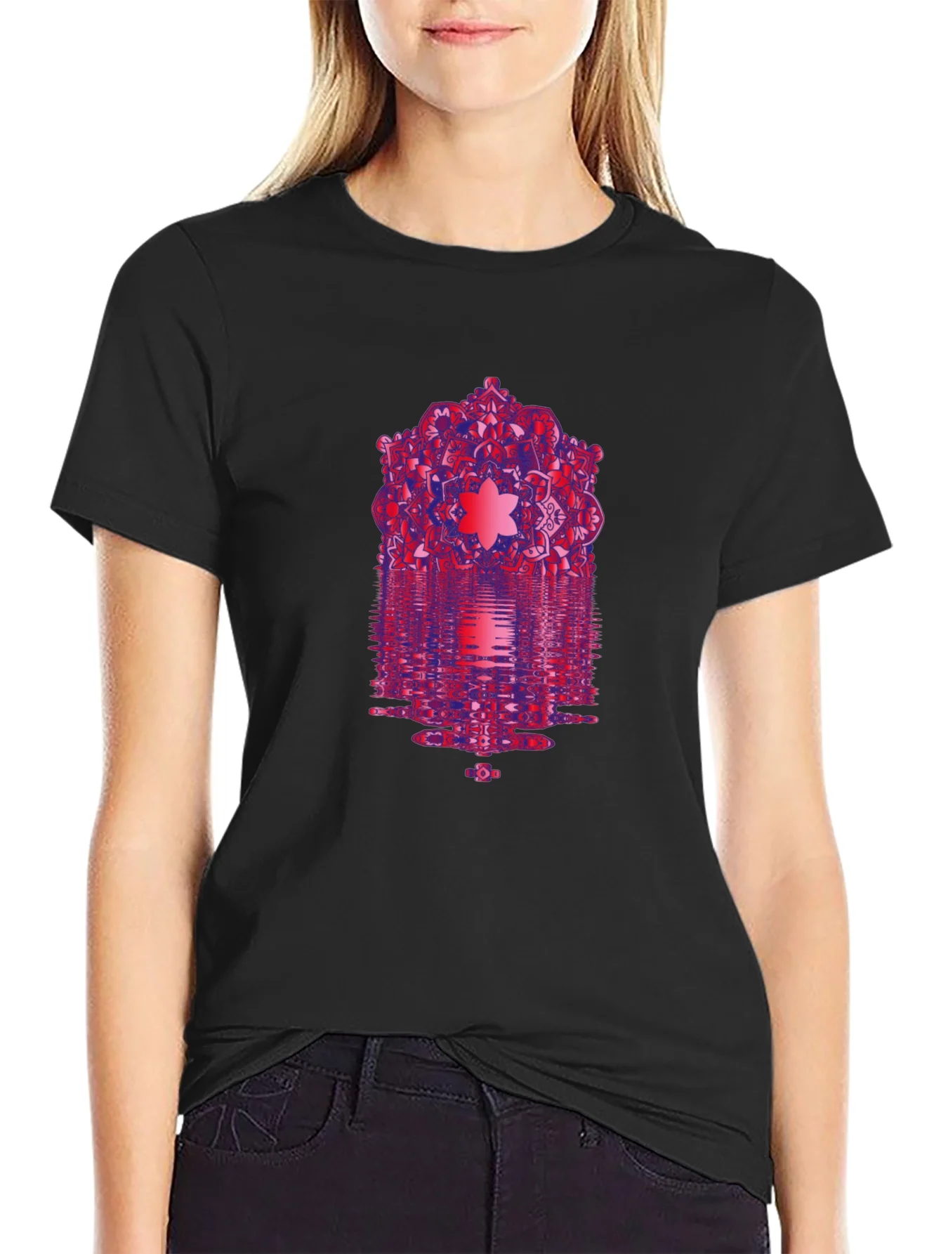 Camiseta Negra con Dise?o Mandala Abstracto