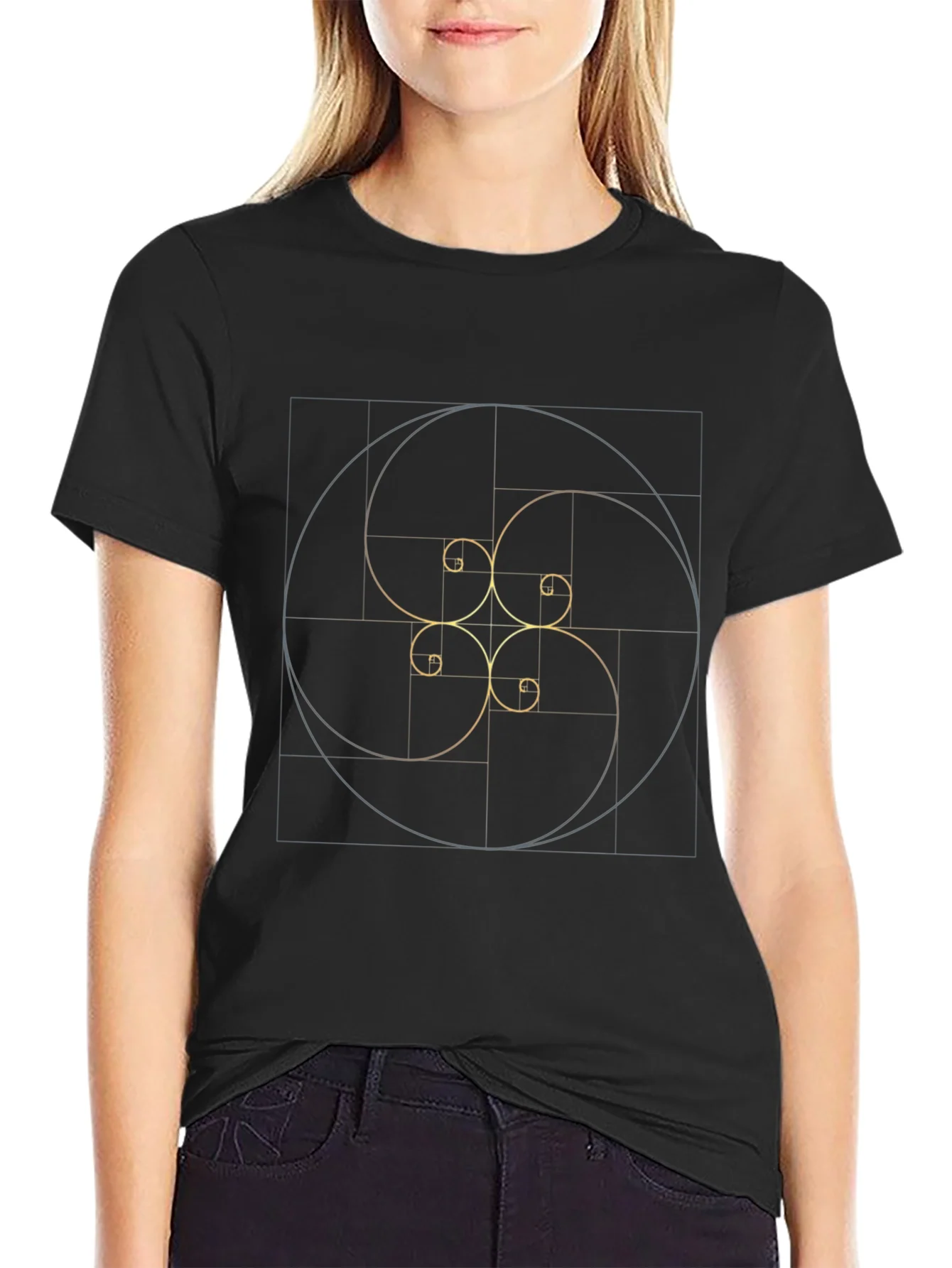 Camiseta Negra Espiral ¨¢urea: Elegancia Matem¨¢tica