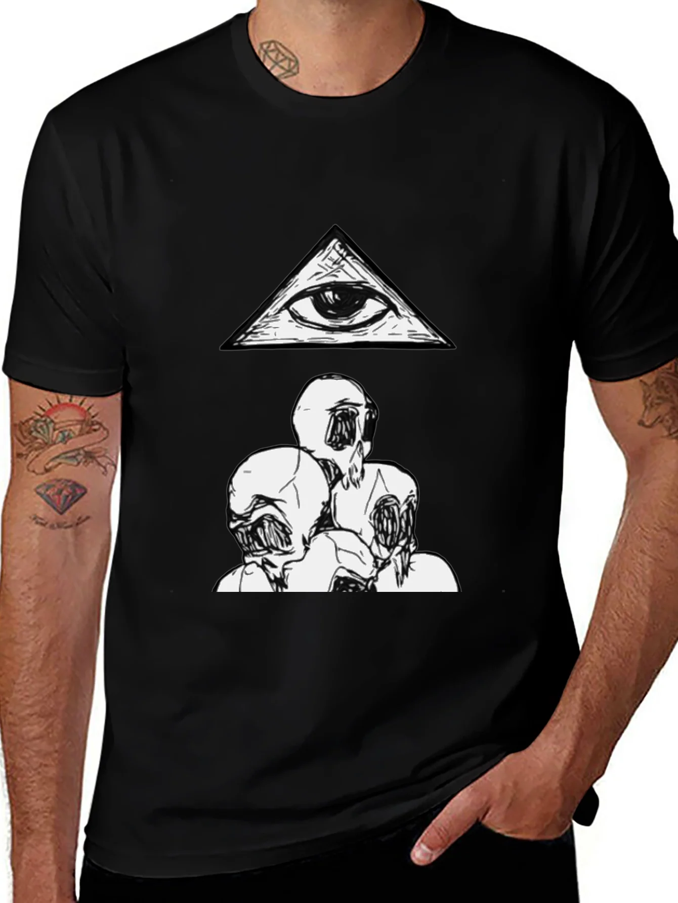 Camiseta negra con dise?o Illuminati