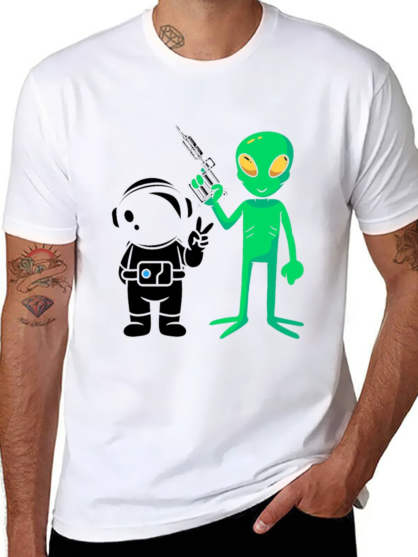Camiseta Negra con Dise?o de Alien y Astronauta