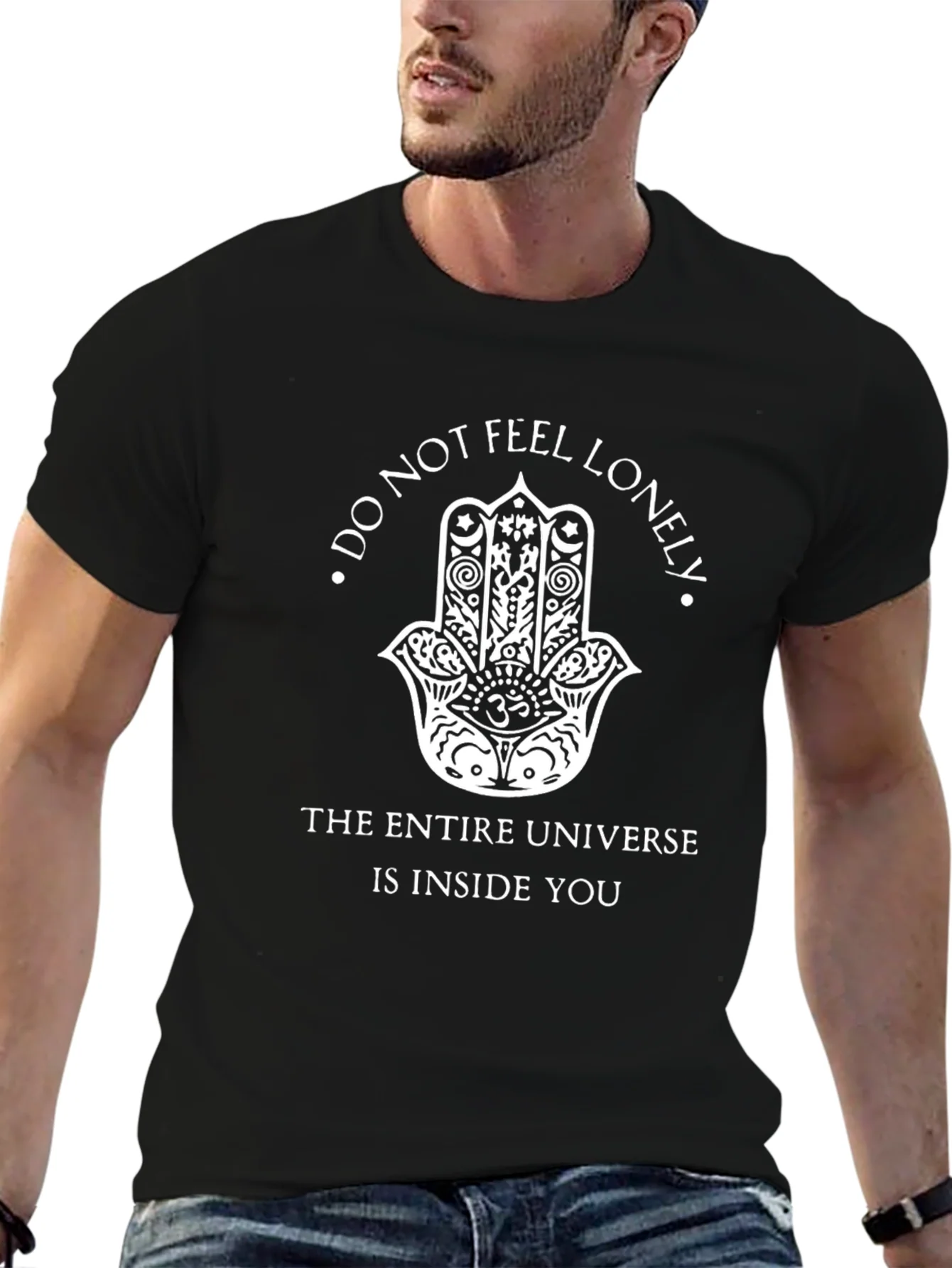 Camiseta Hombre Negra con Dise?o Inspirador Hamsa