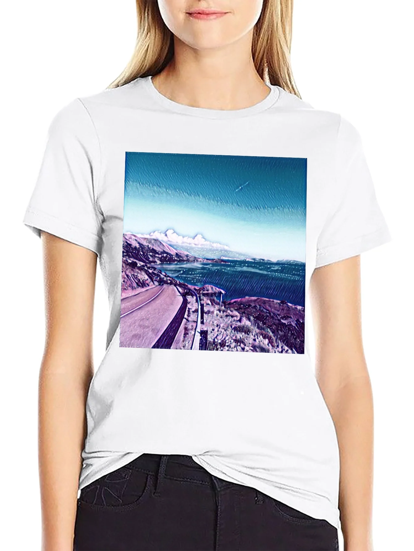 Camiseta Negra Estampada con Paisaje Costero