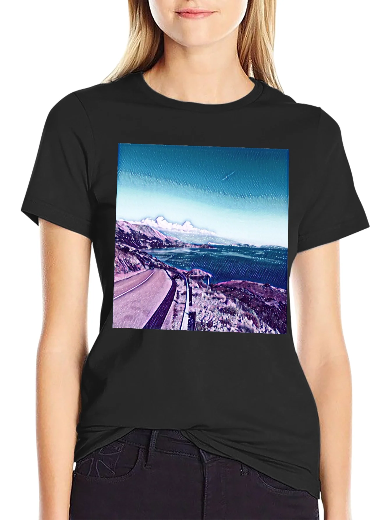 Camiseta Negra Estampada con Paisaje Costero