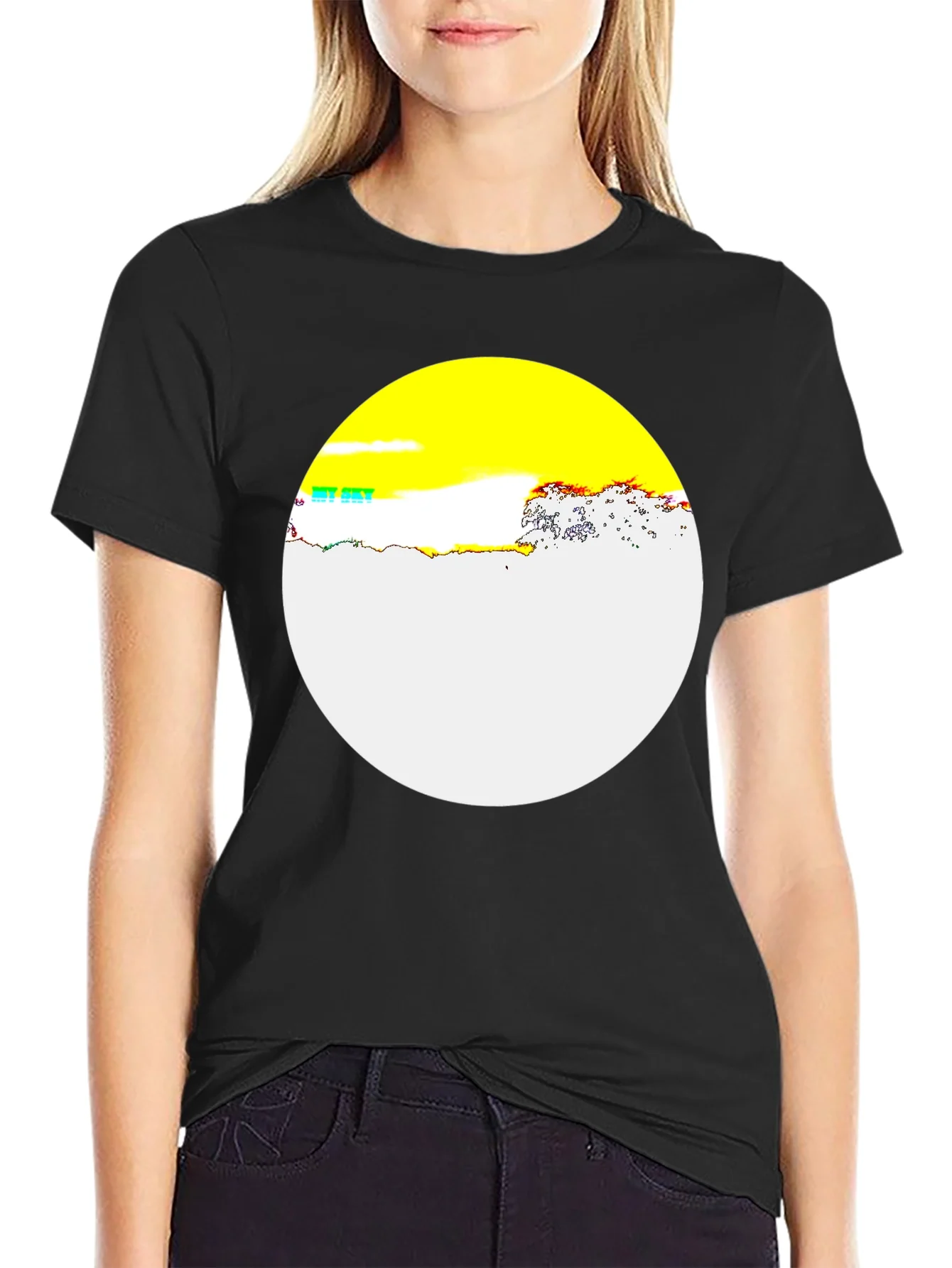 Camiseta Negra con Dise?o Circular Abstracto