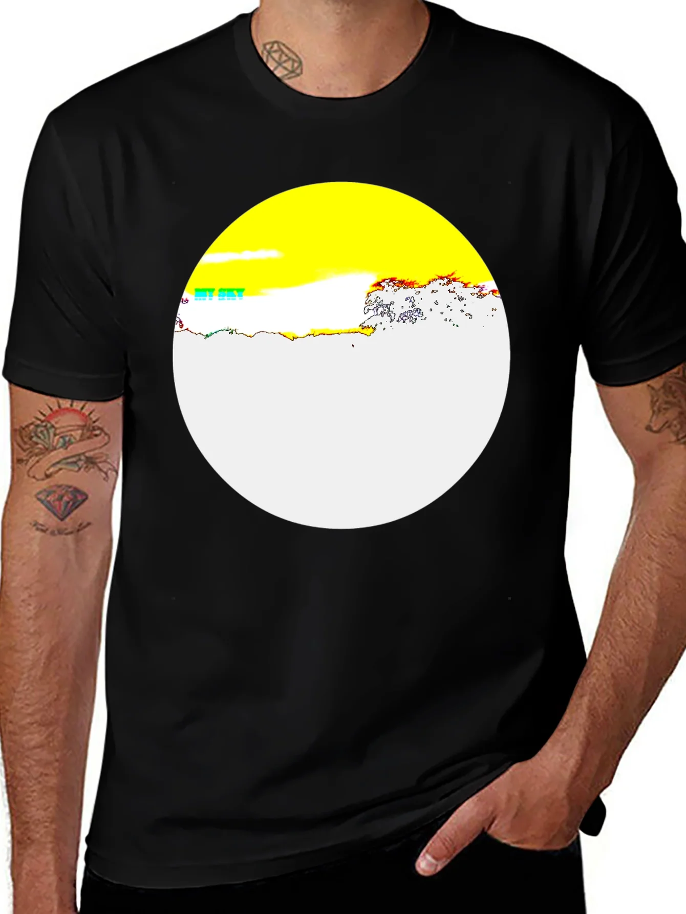 Camiseta Negra con Dise?o Circular Abstracto