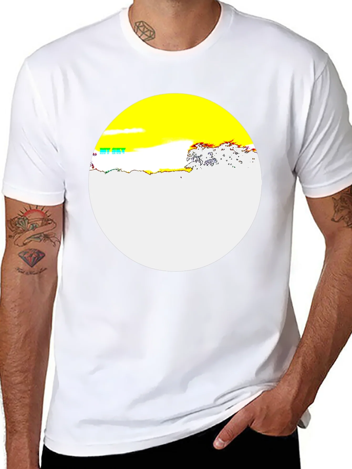 Camiseta Negra con Dise?o Circular Abstracto