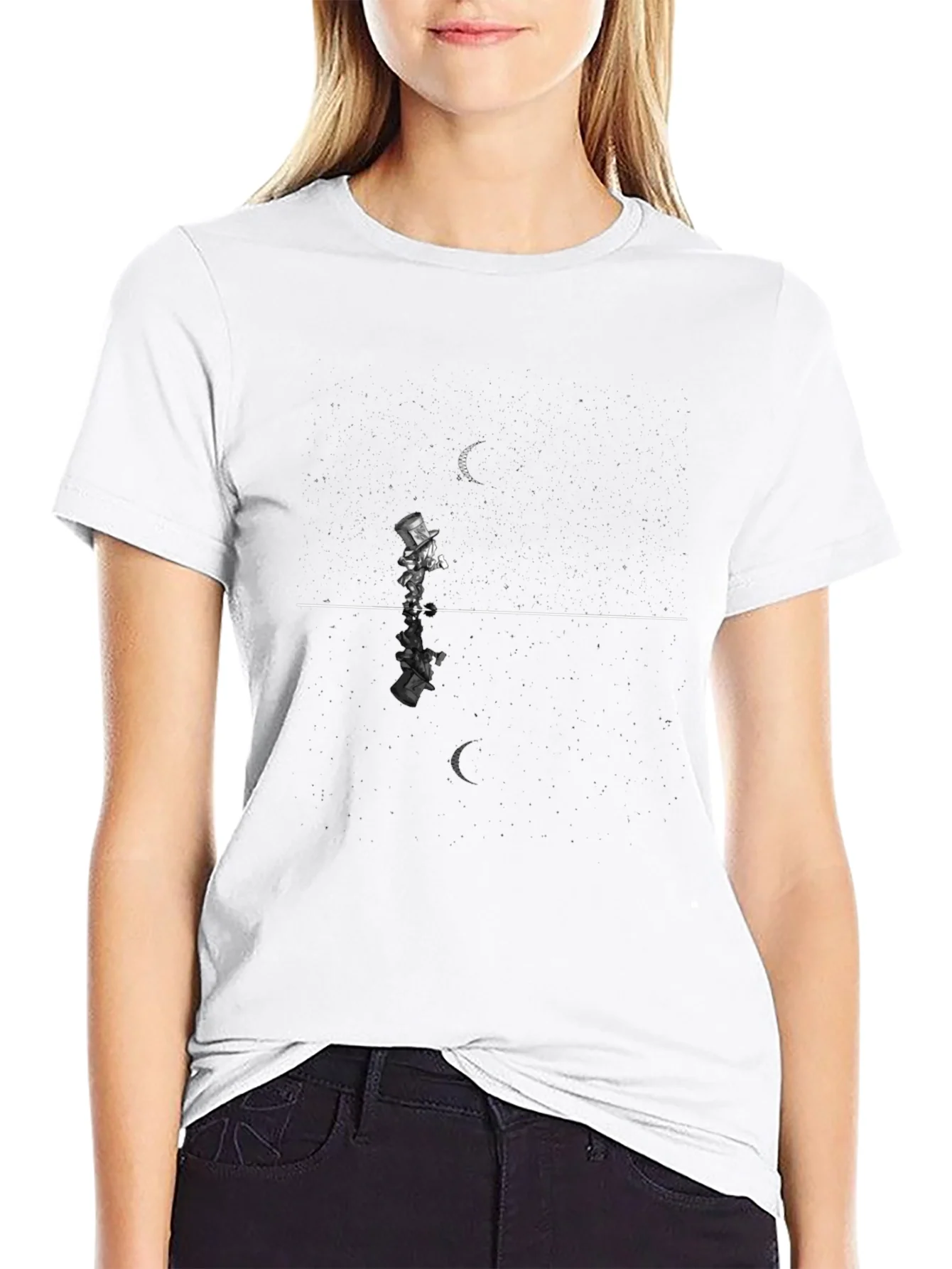 Camiseta Negra Estampada con Reflejo Lunar