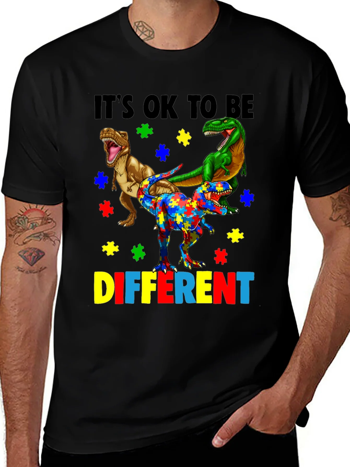 Camiseta Est¨¢ Bien Ser Diferente con Dinosaurios