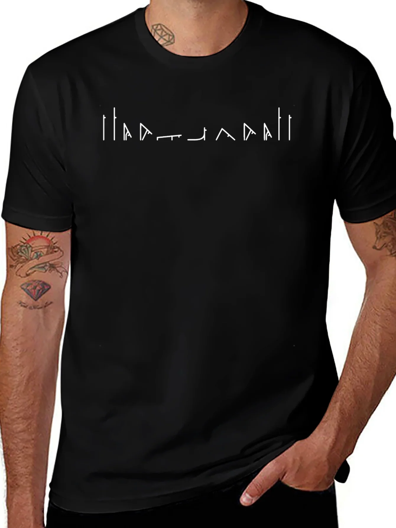 Camiseta Negra Hombre con Dise?o Abstracto Blanco