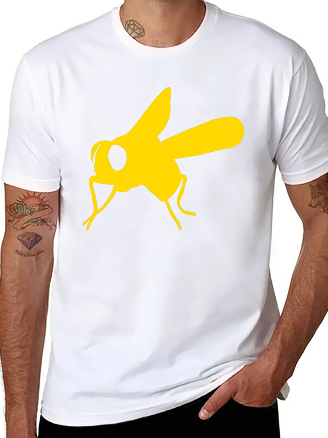 Camiseta Negra con Estampado de Mosca Amarilla