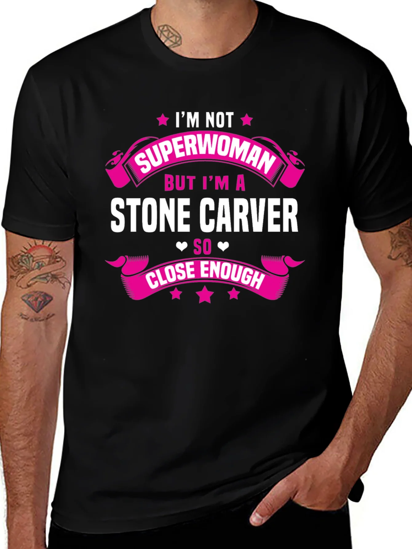 Camiseta Negra con Estampado Stone Carver