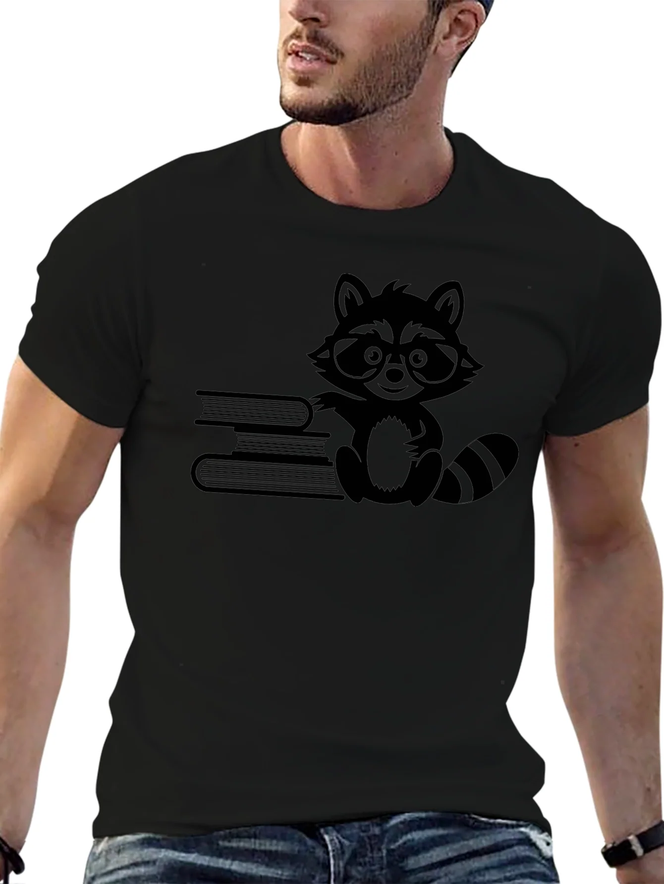 Camiseta Negra con Dise?o de Mapache Lector