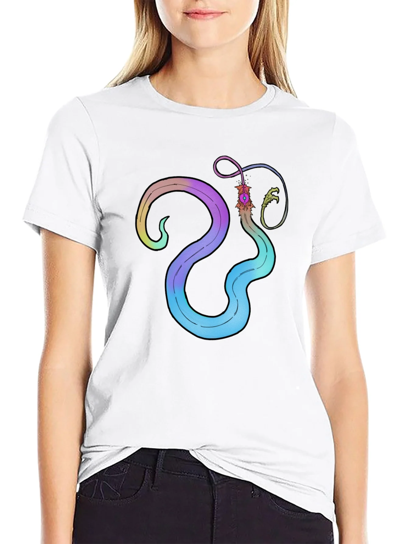 Camiseta Negra con Dise?o Abstracto Serpentino