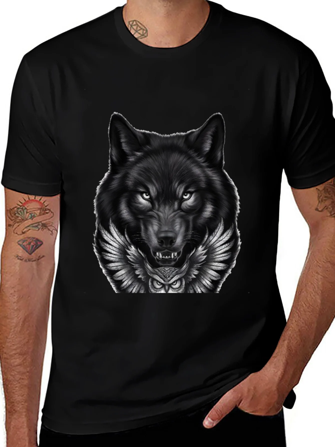 Camiseta Negra con Dise?o Lobo y B¨²ho
