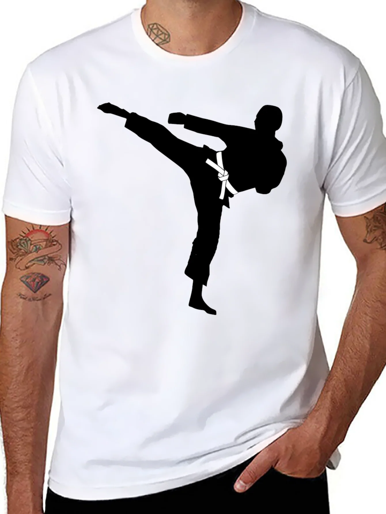 Camiseta Negra con Silueta de Karateca