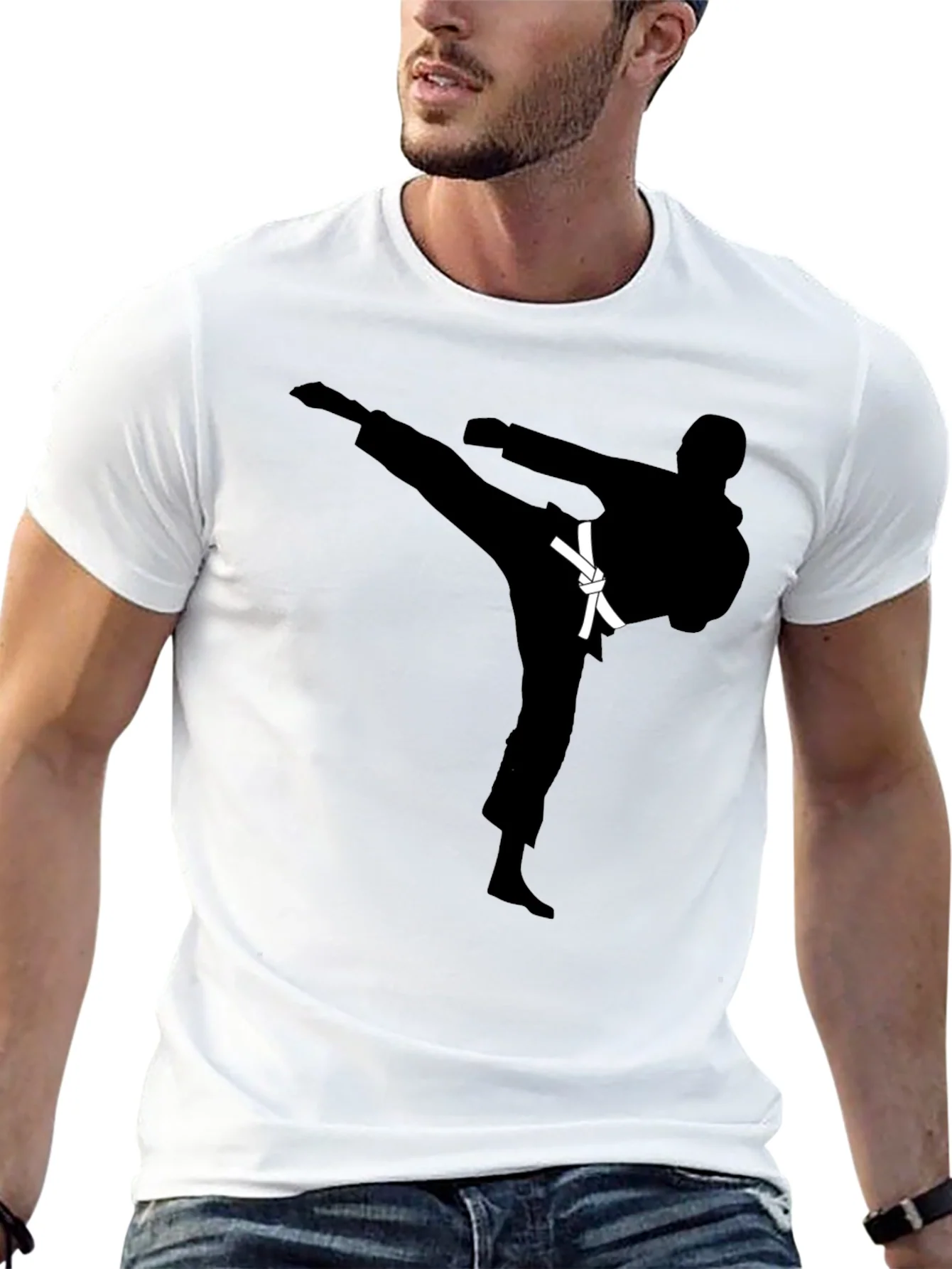 Camiseta Negra con Silueta de Karateca