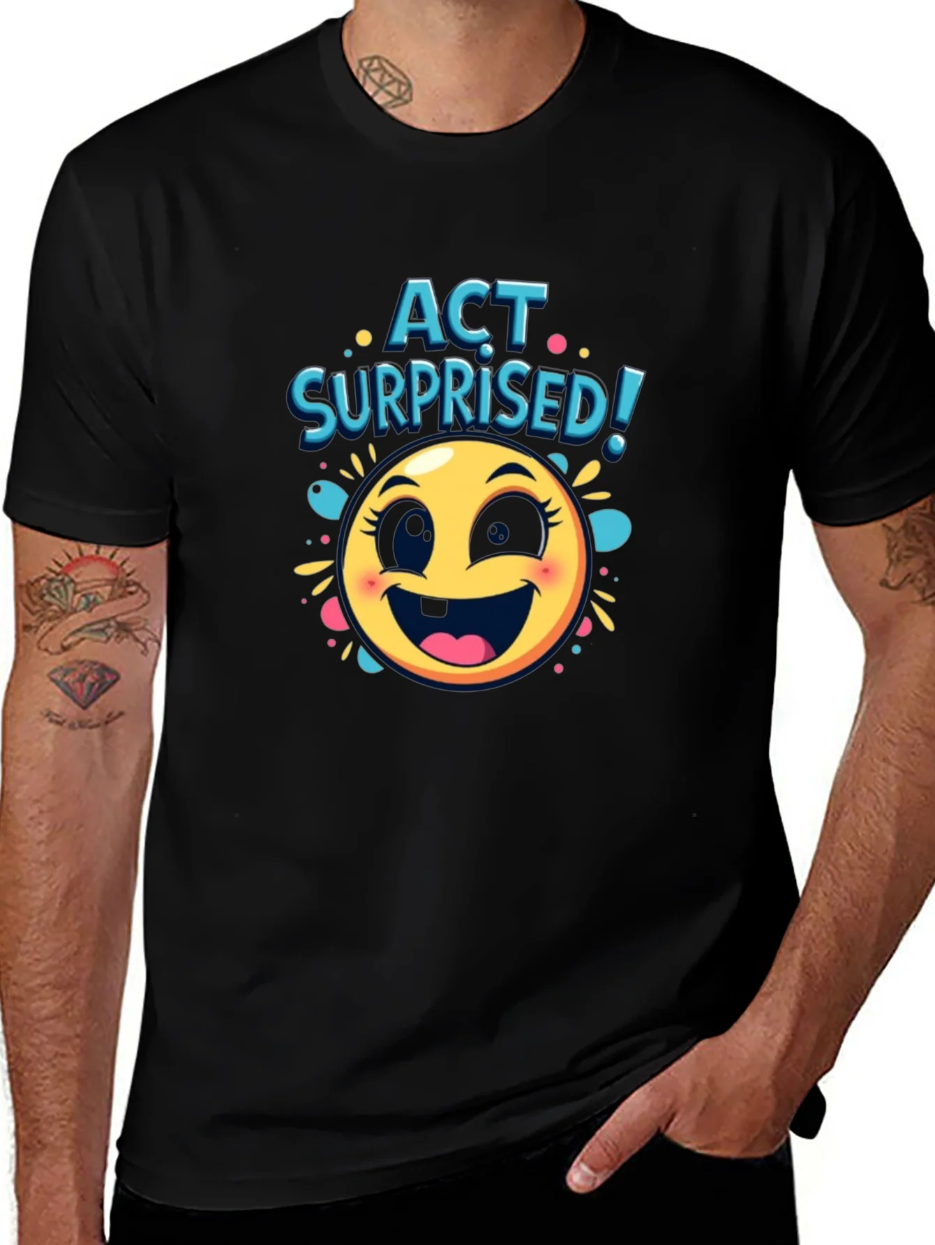 Camiseta Negra con Dise?o de Emoji Sorprendido