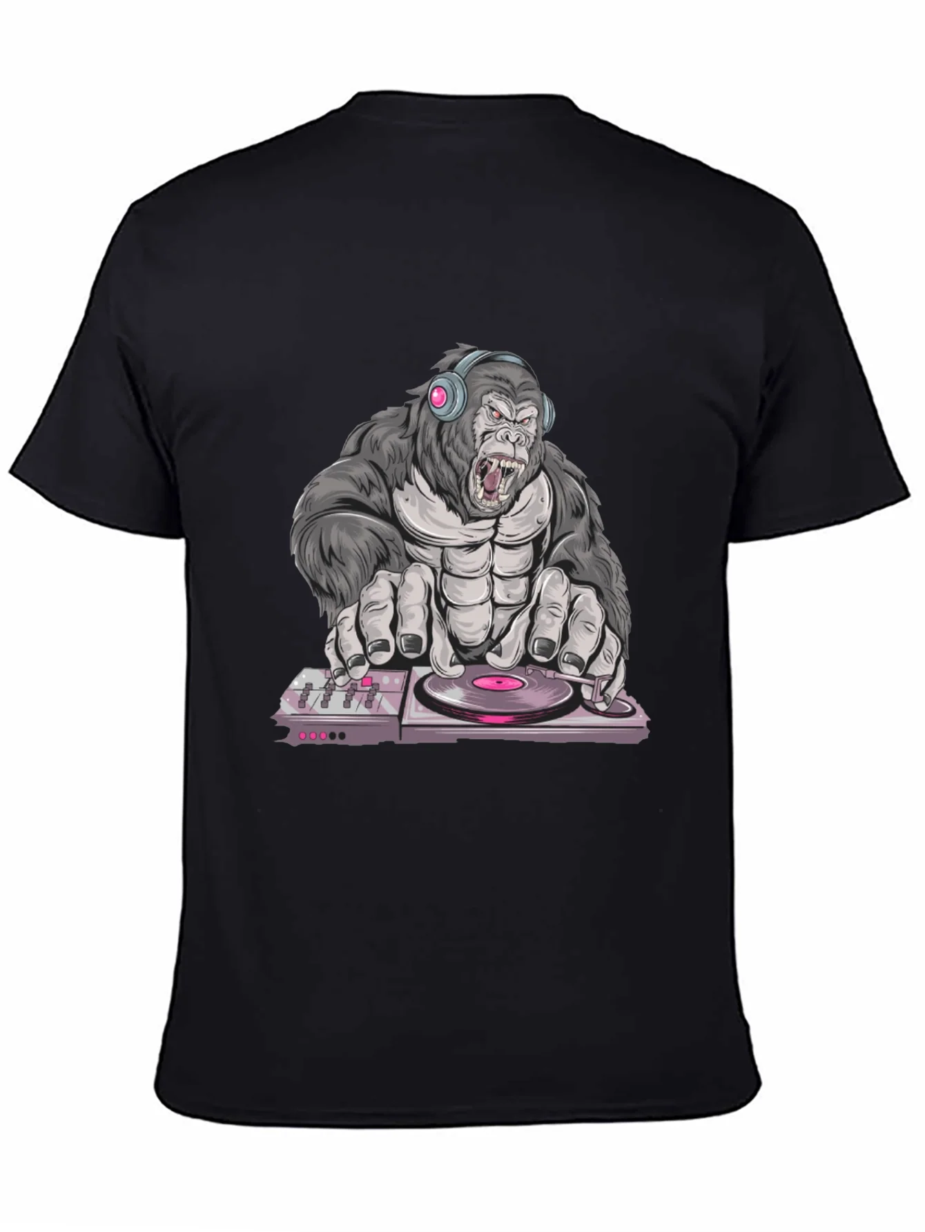 Camiseta Negra con Dise?o de Gorila DJ