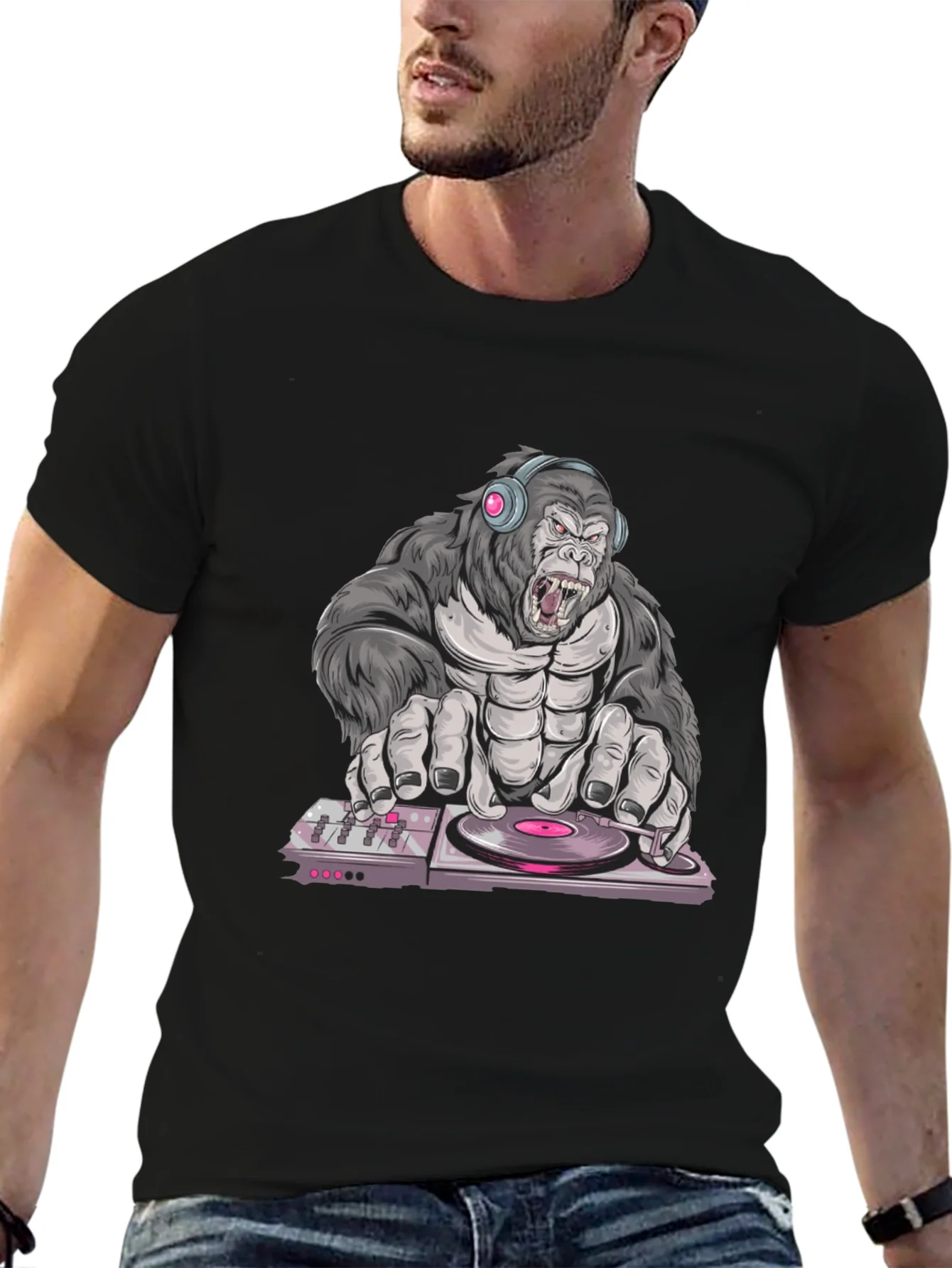 Camiseta Negra con Dise?o de Gorila DJ