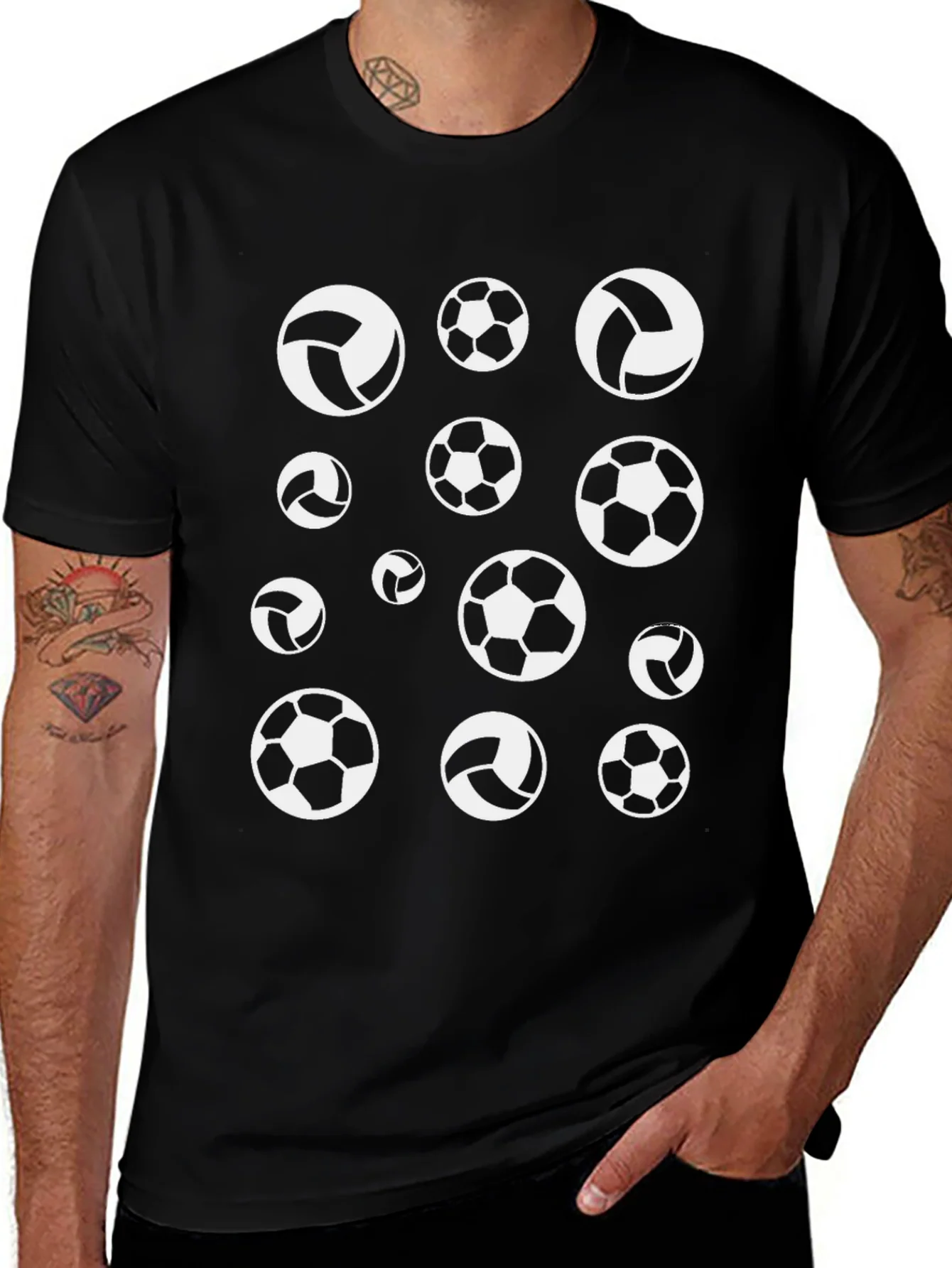 Camiseta Negra Estampado Balones Deportivos