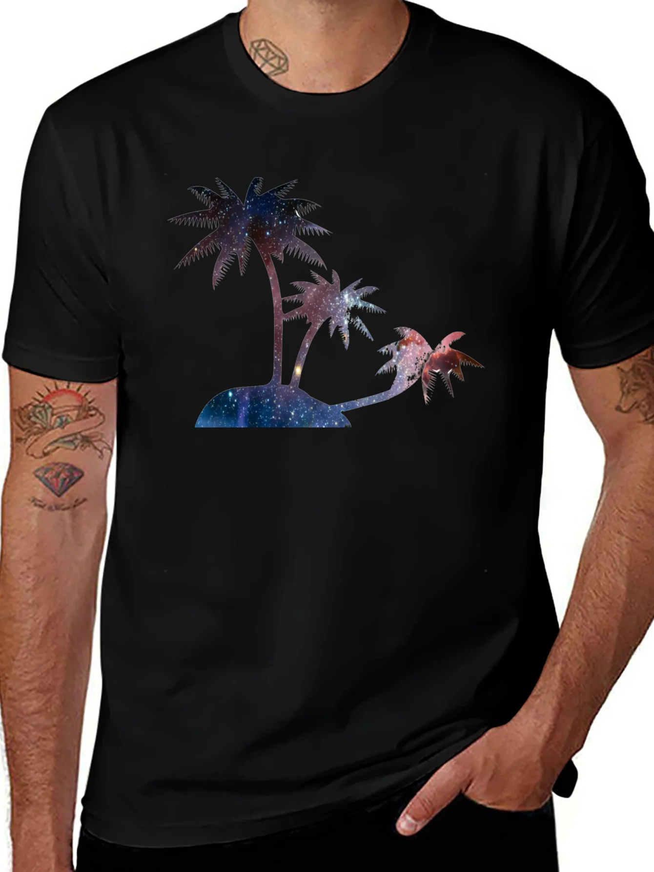 Camiseta Negra con Dise?o de Palmeras C¨®smicas