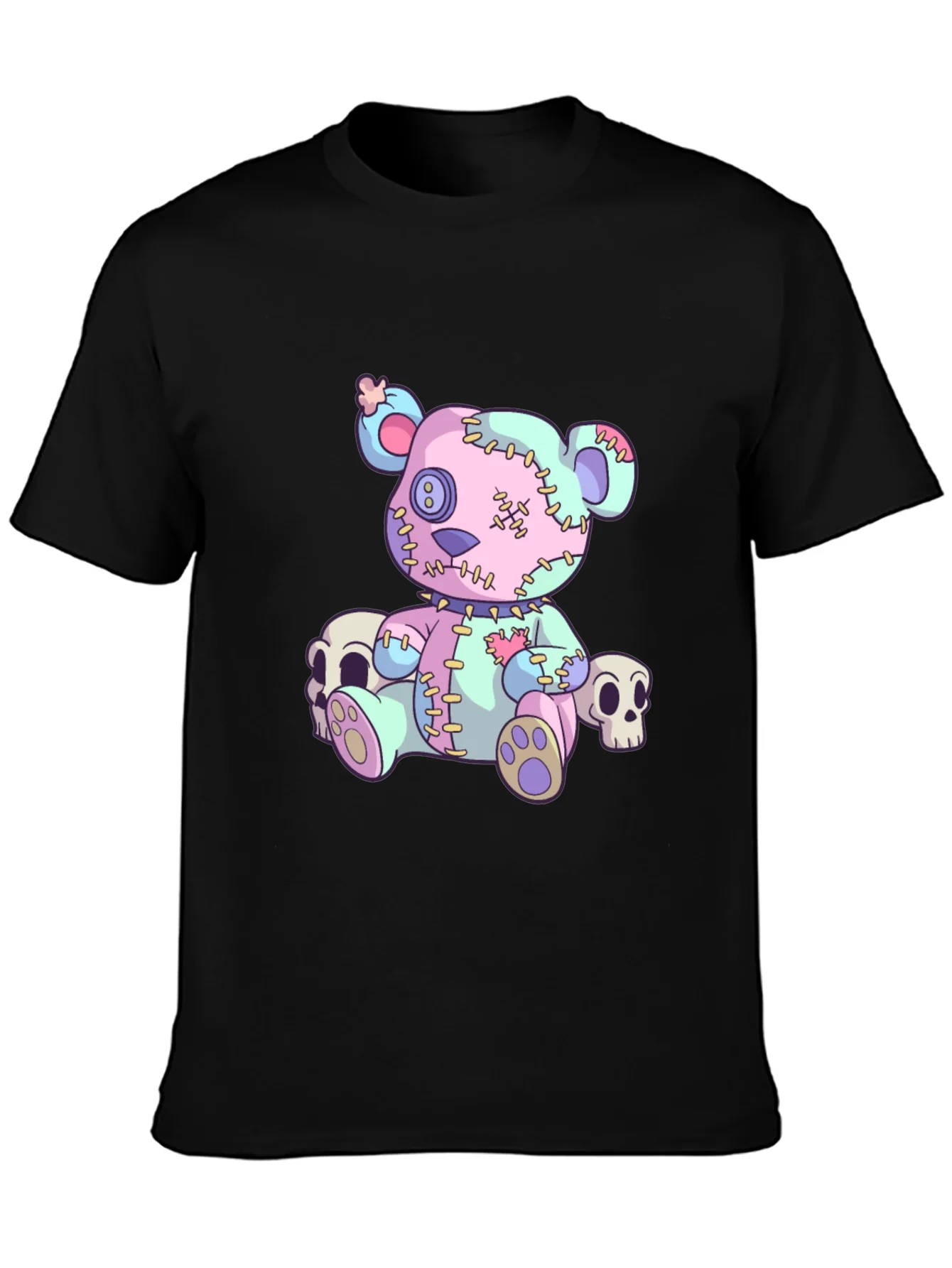 Camiseta negra con oso de peluche cosido y calaveras