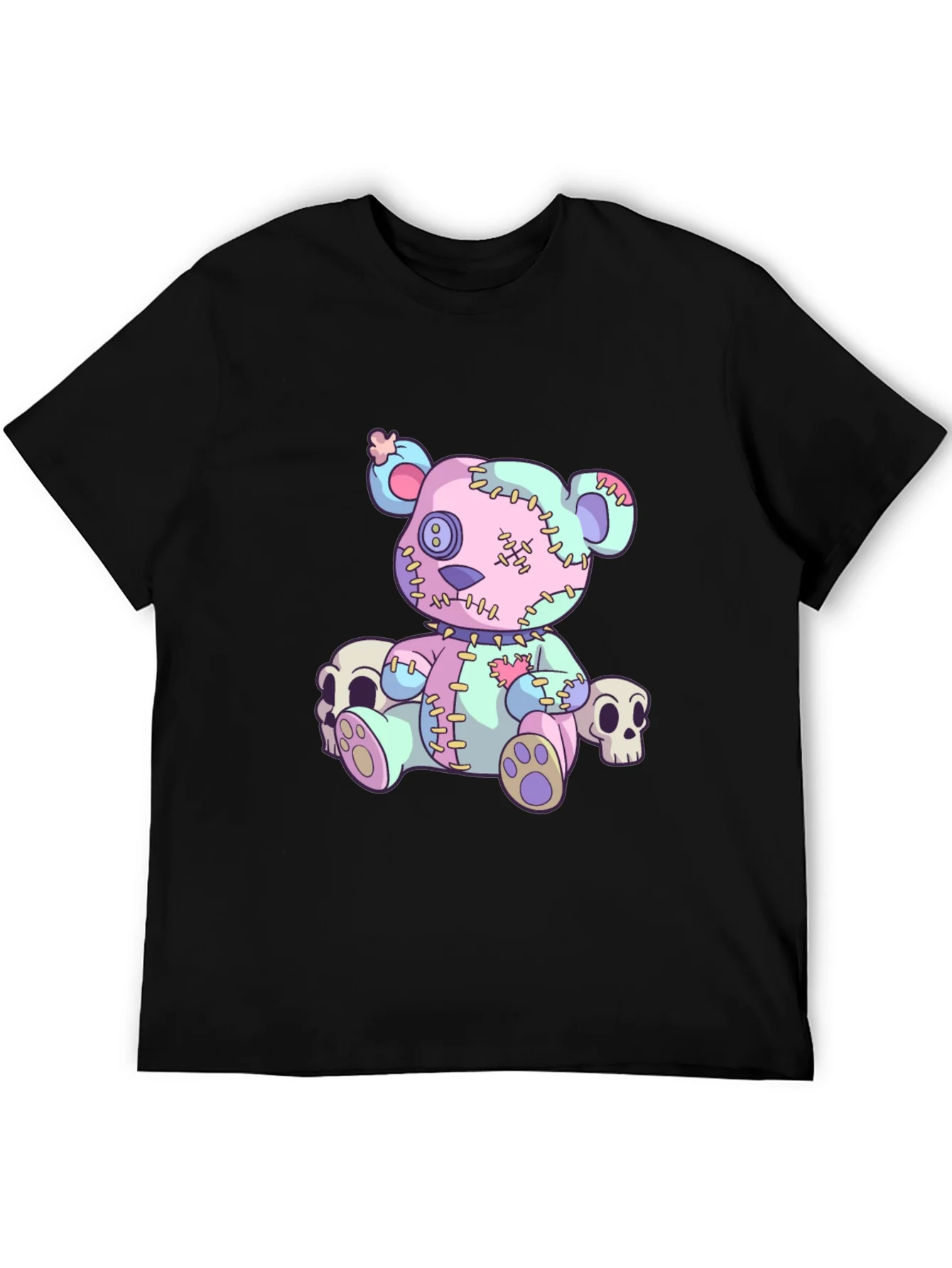 Camiseta negra con oso de peluche cosido y calaveras