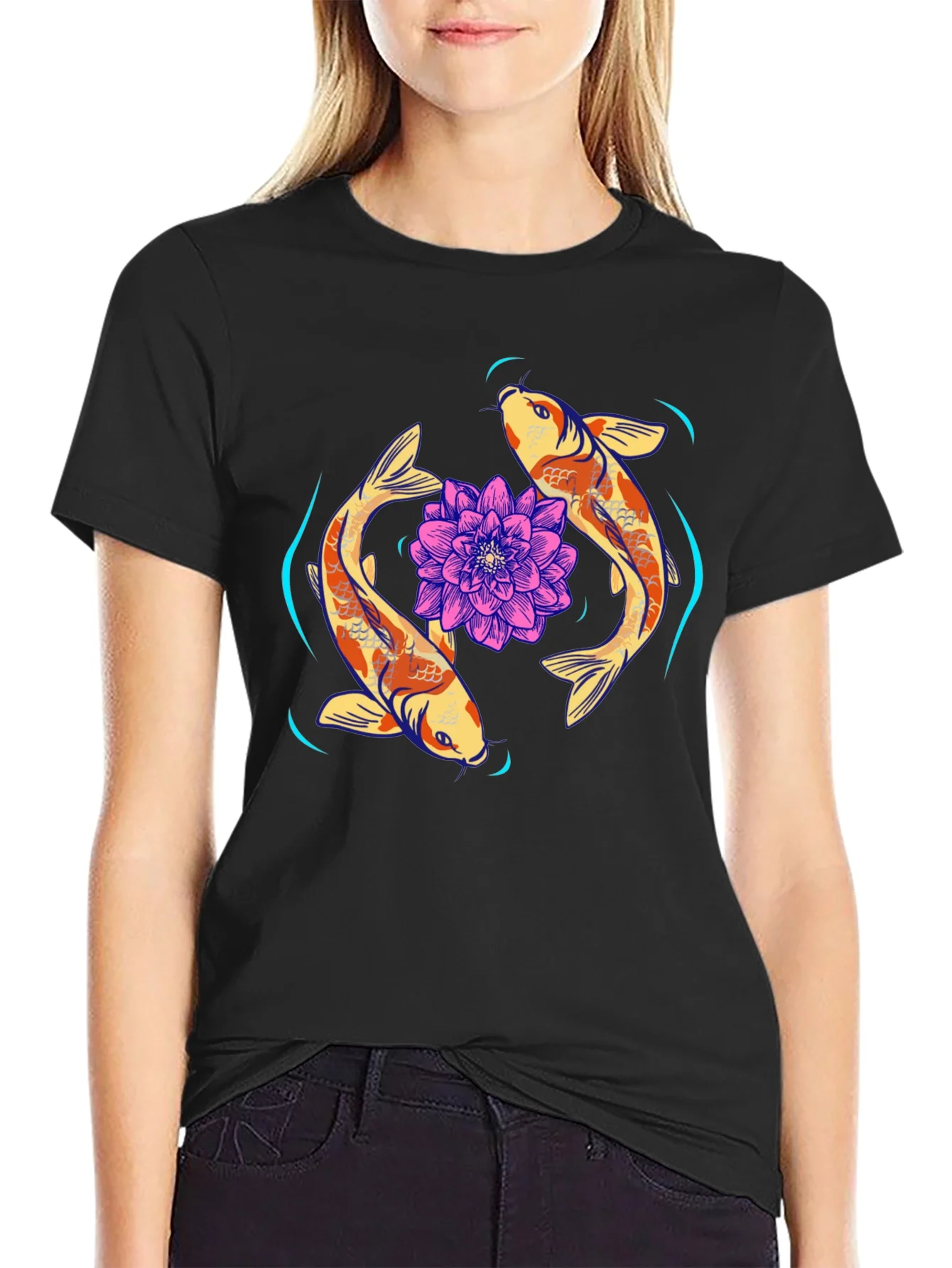 Camiseta Negra con Dise?o Koi y Loto