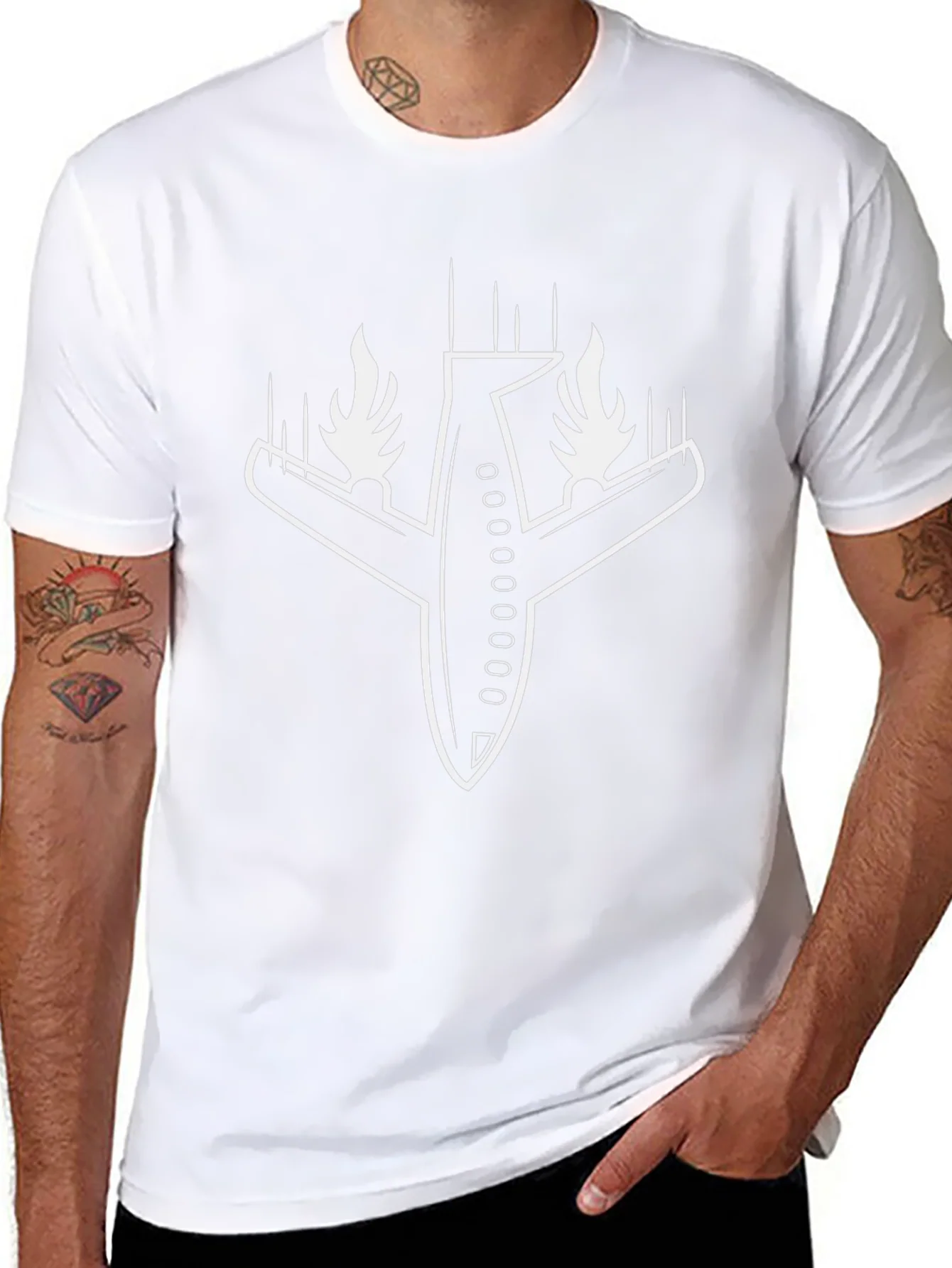 Camiseta Negra con Dise?o de Avi¨®n en Llamas