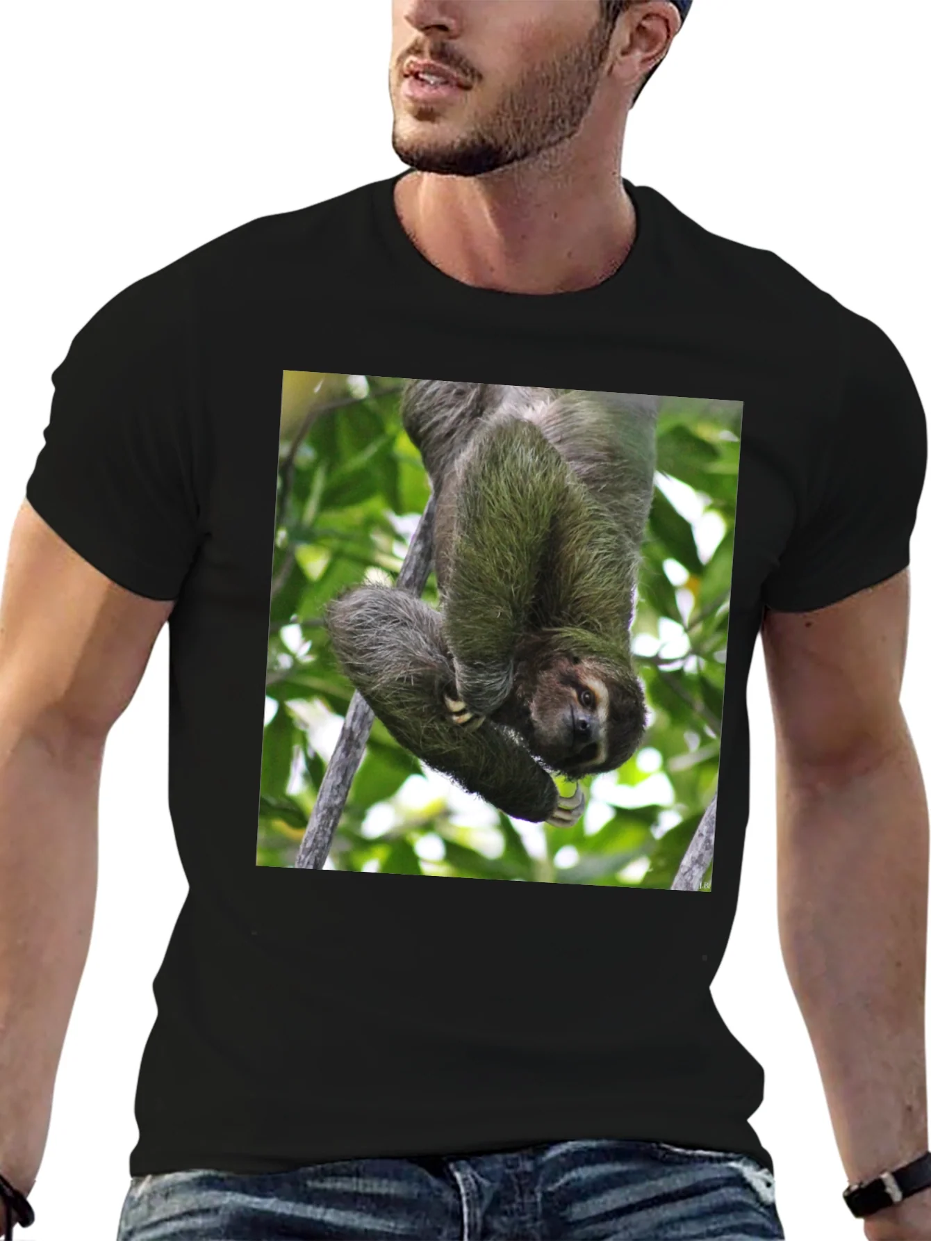 Camiseta Negra con Dise?o de Perezoso Colgando