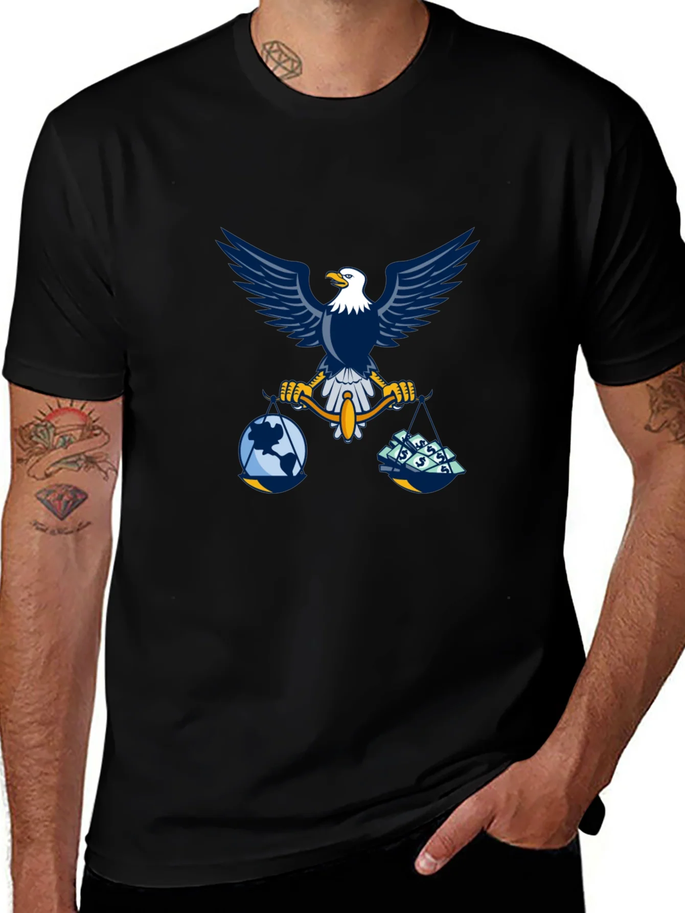 Camiseta Negra con Dise?o de ¨¢guila Balanza