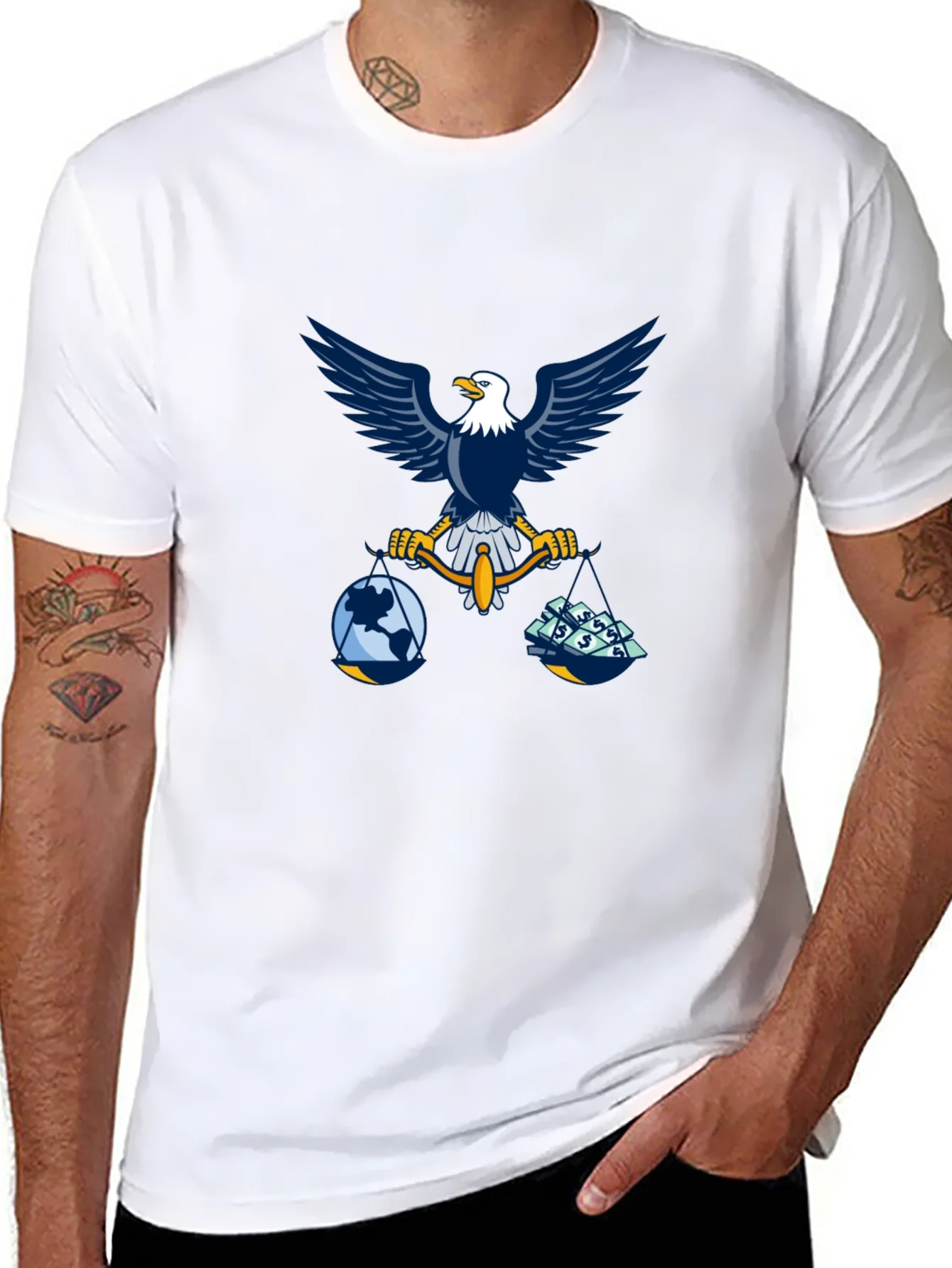 Camiseta Negra con Dise?o de ¨¢guila Balanza
