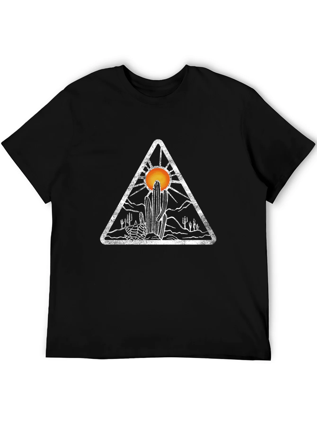 Camiseta Negra con Dise?o Desierto Triangular