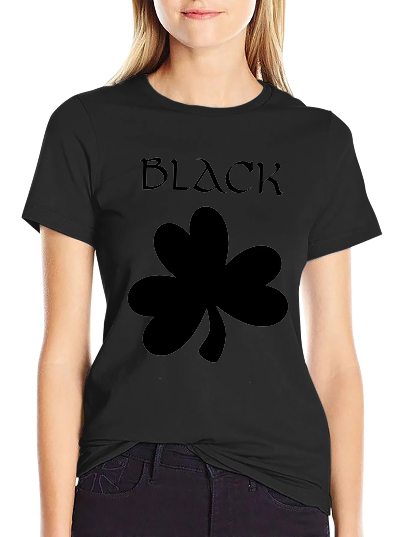 Camiseta Negra con Tr¨¦bol y Texto BLACK