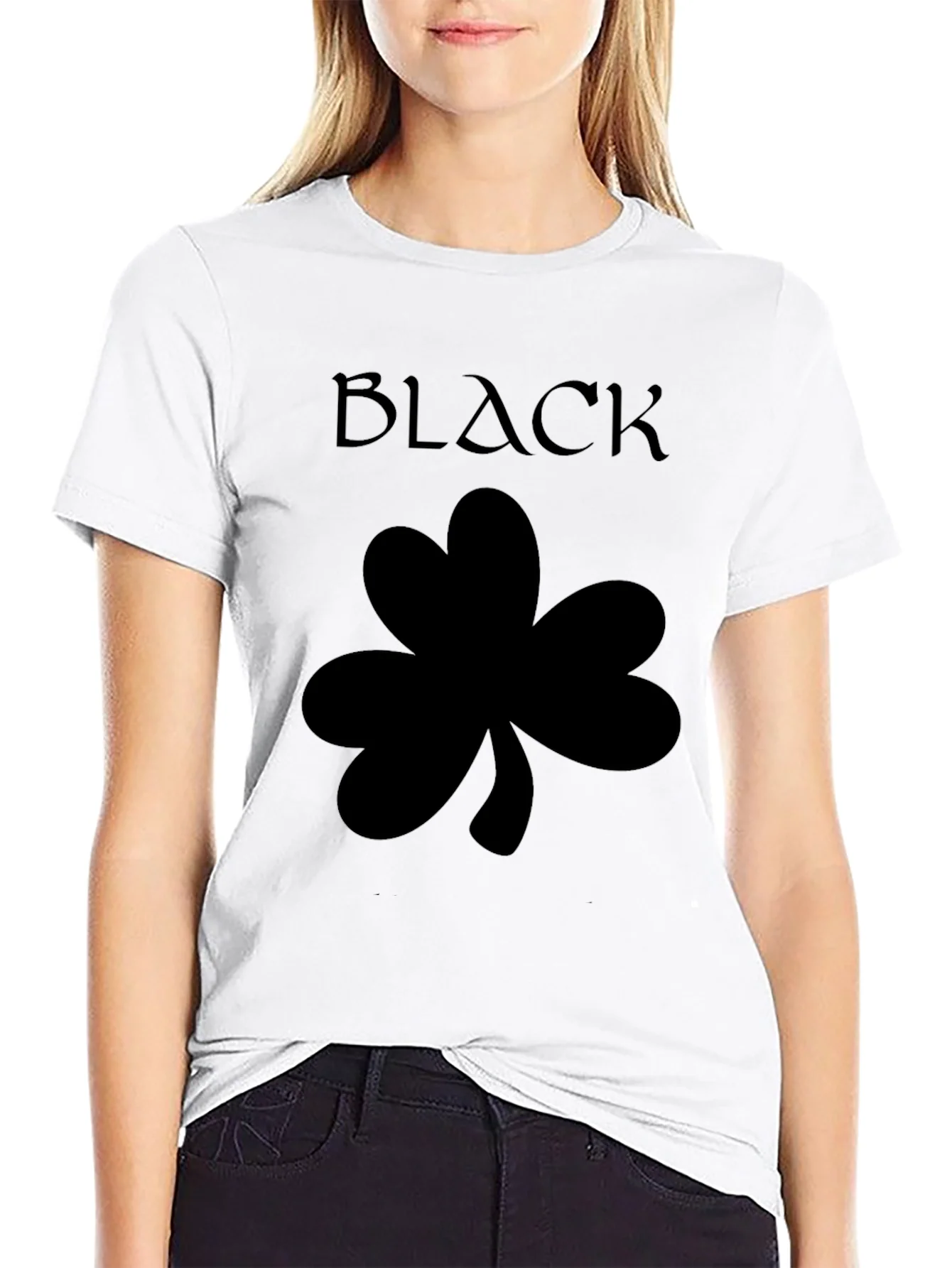 Camiseta Negra con Tr¨¦bol y Texto BLACK