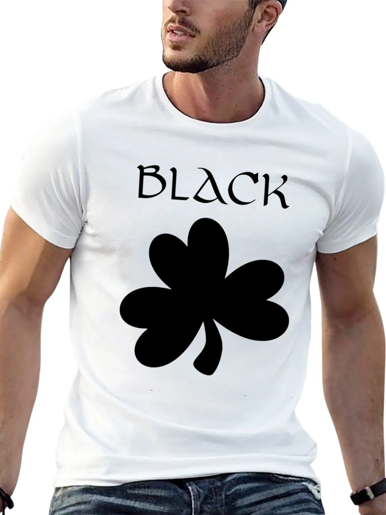 Camiseta Negra con Tr¨¦bol y Texto BLACK