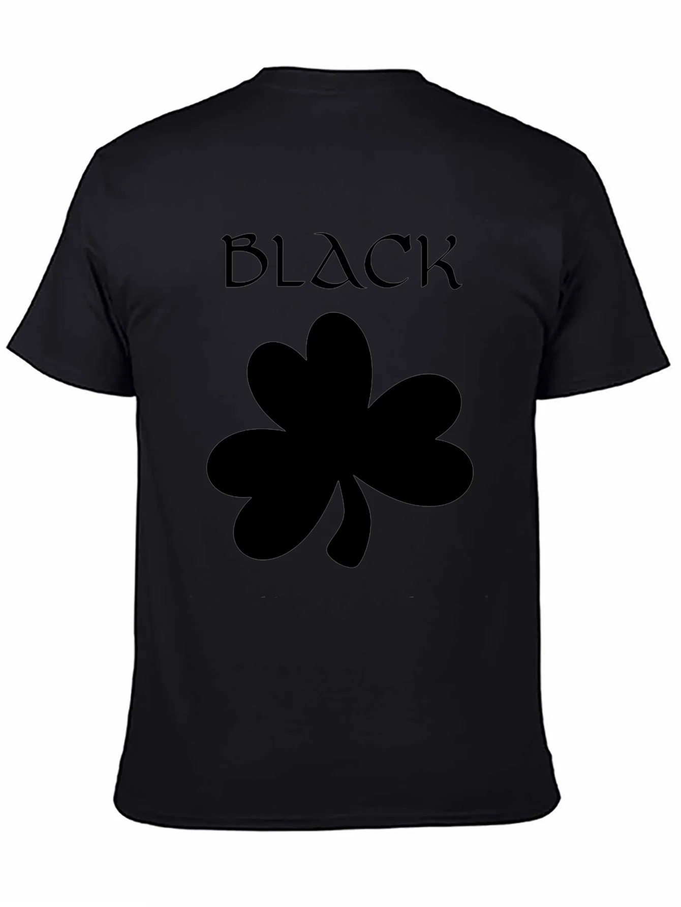 Camiseta Negra con Tr¨¦bol y Texto BLACK