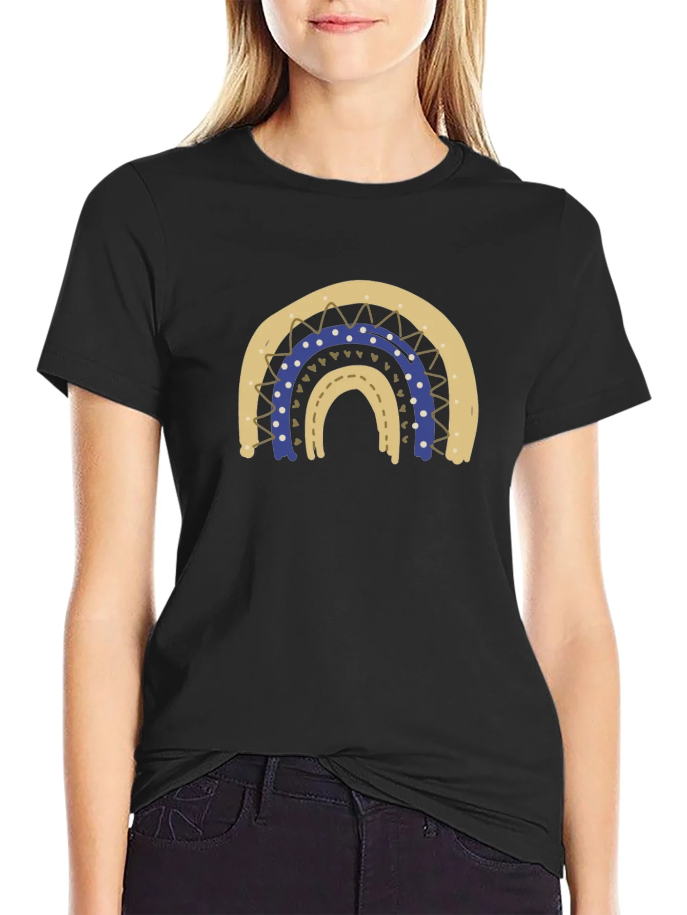 Camiseta Negra con Arco Iris Estilizado