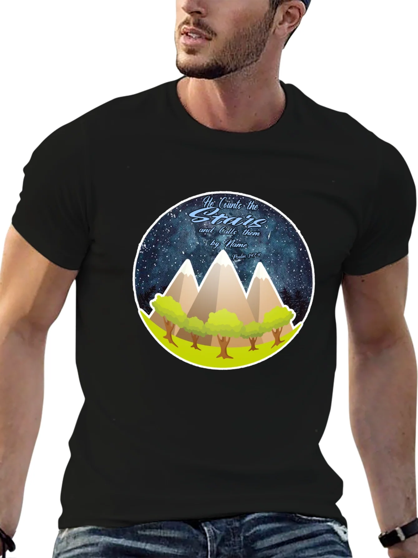 Camiseta Negra con Dise?o de Monta?as y Estrellas