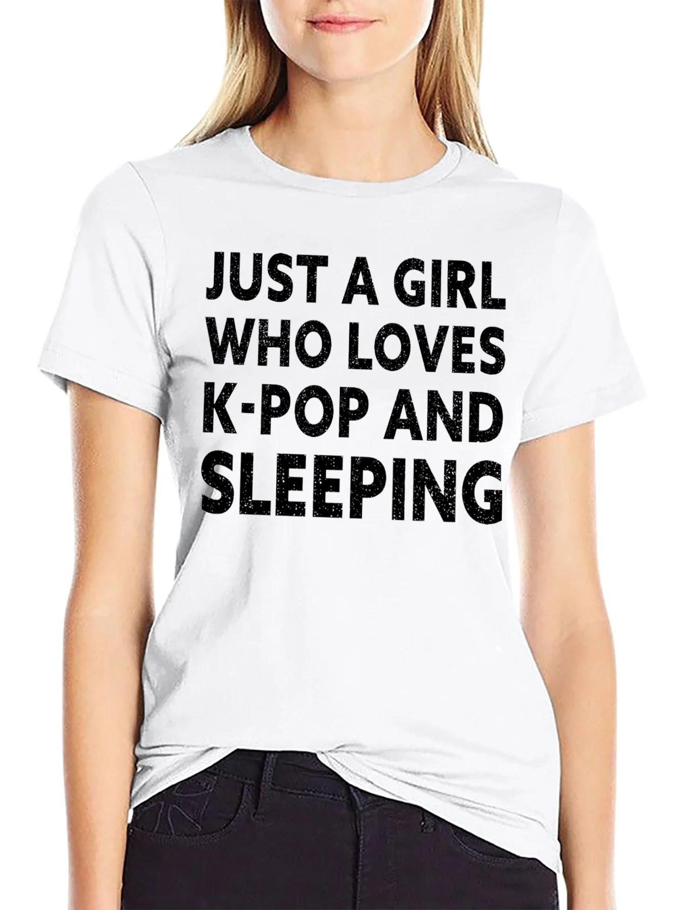 Camiseta Negra: Chica Amante del K-Pop y Dormir