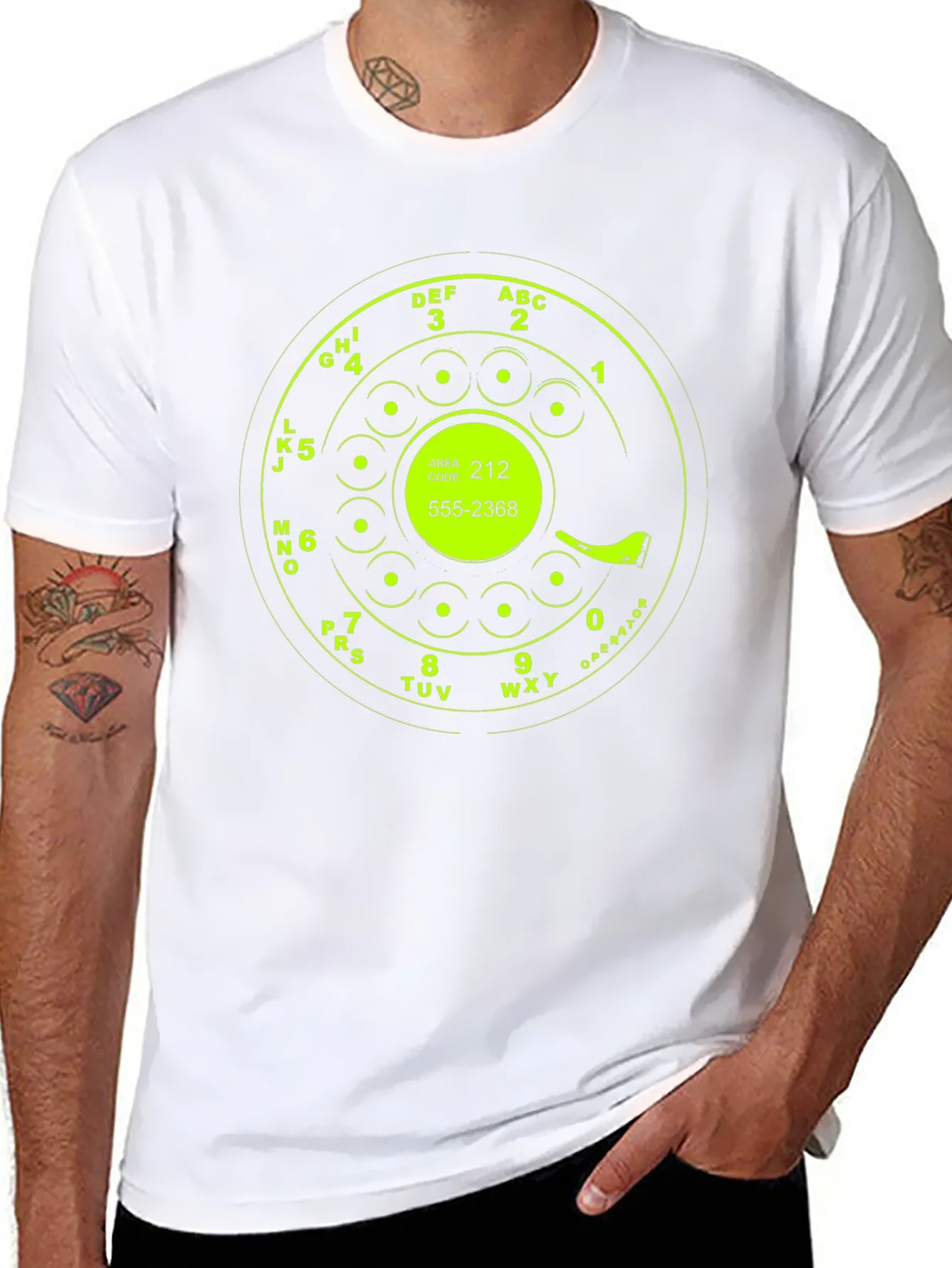 Camiseta Negra con Dise?o Retro de Tel¨¦fono