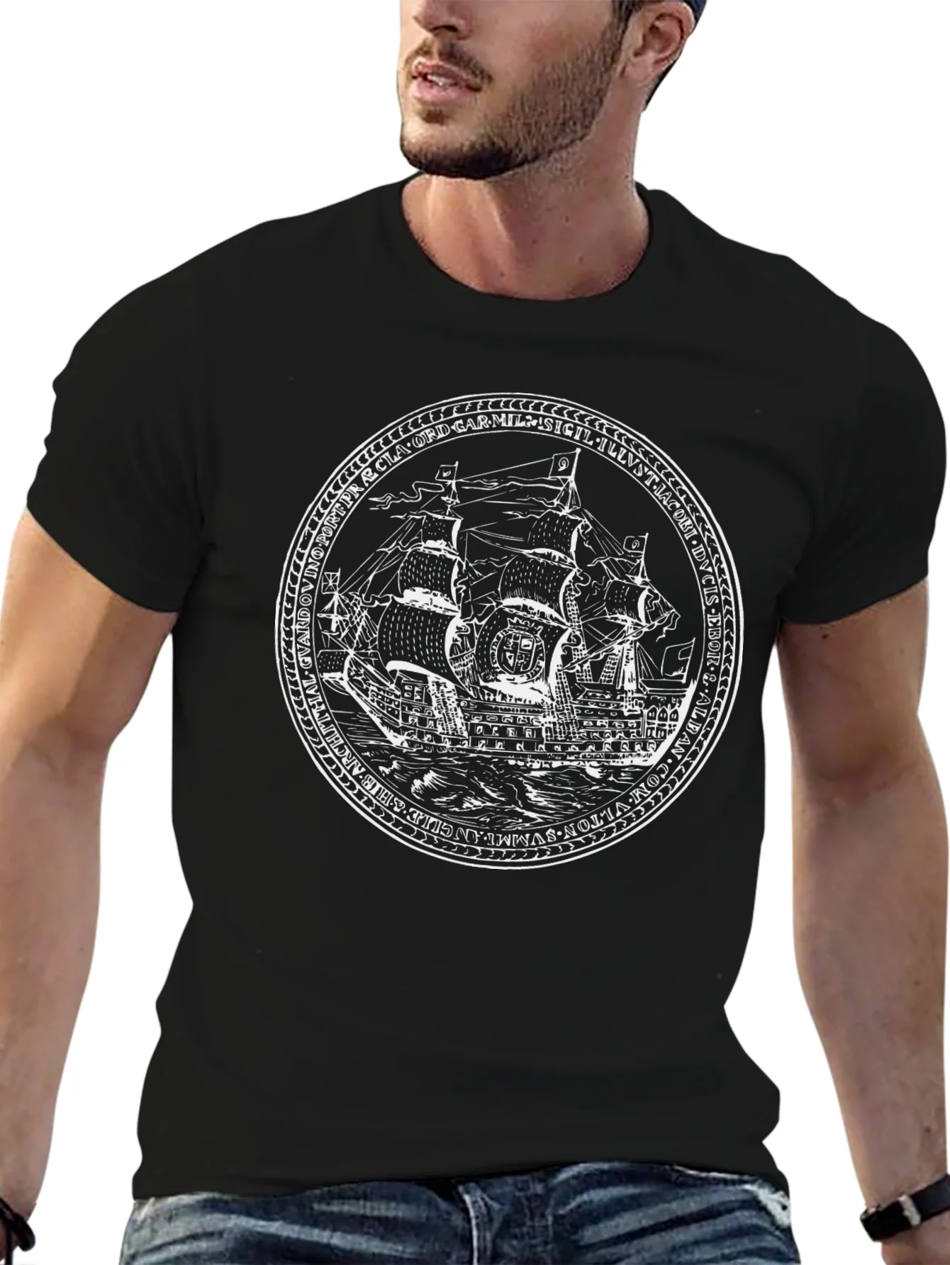 Camiseta Negra con Dise?o de Barco Antiguo