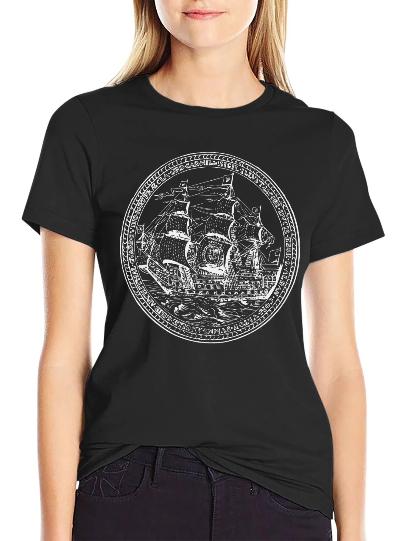 Camiseta Negra con Dise?o de Barco Antiguo